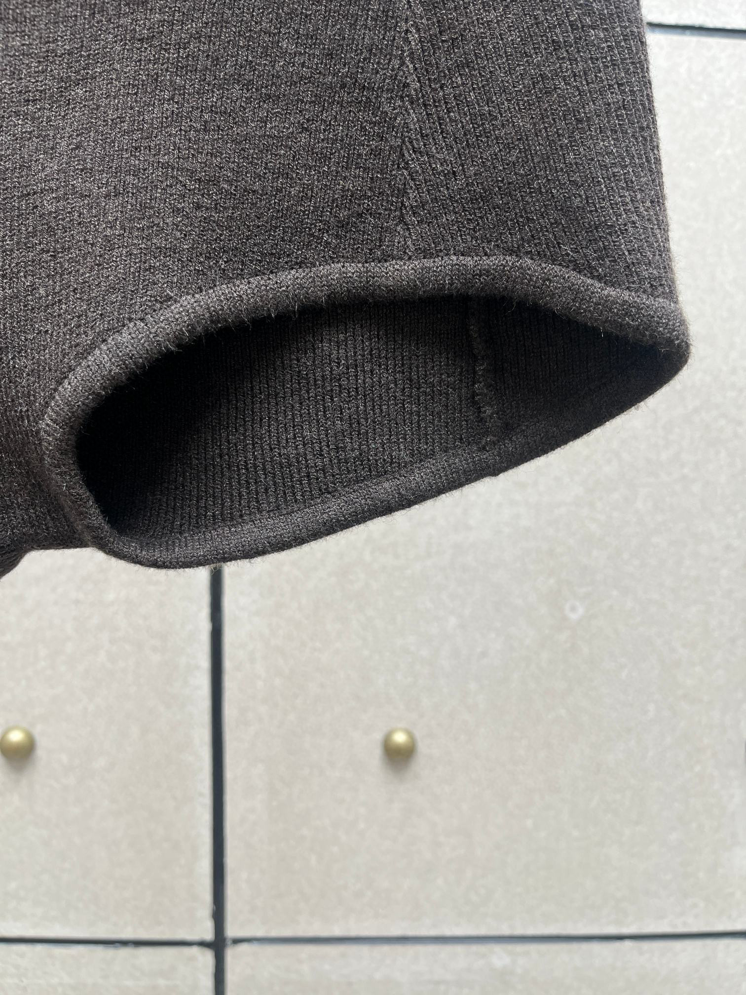 Шорты трикотажные женские в стиле Magda Butrym из шерстяного трикотажа чёрного цвета с ремнём