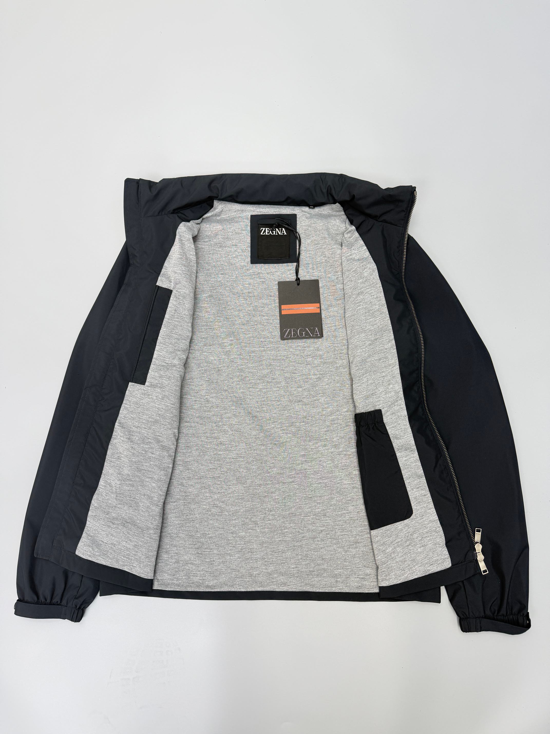 Куртка мужская в стиле Zegna с капюшоном демисезонная черного цвета