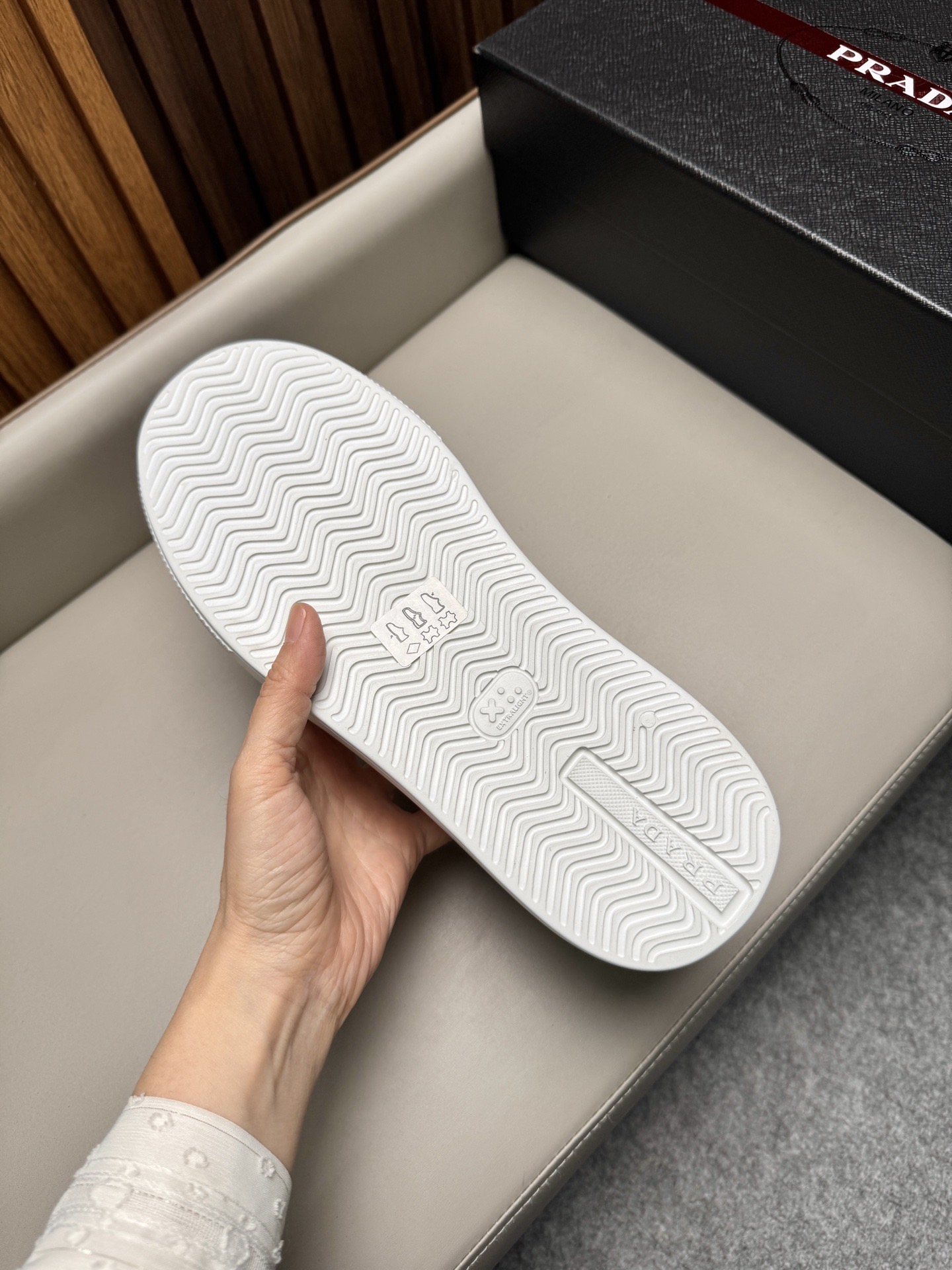 Кроссовки мужские в стиле Prada белого цвета