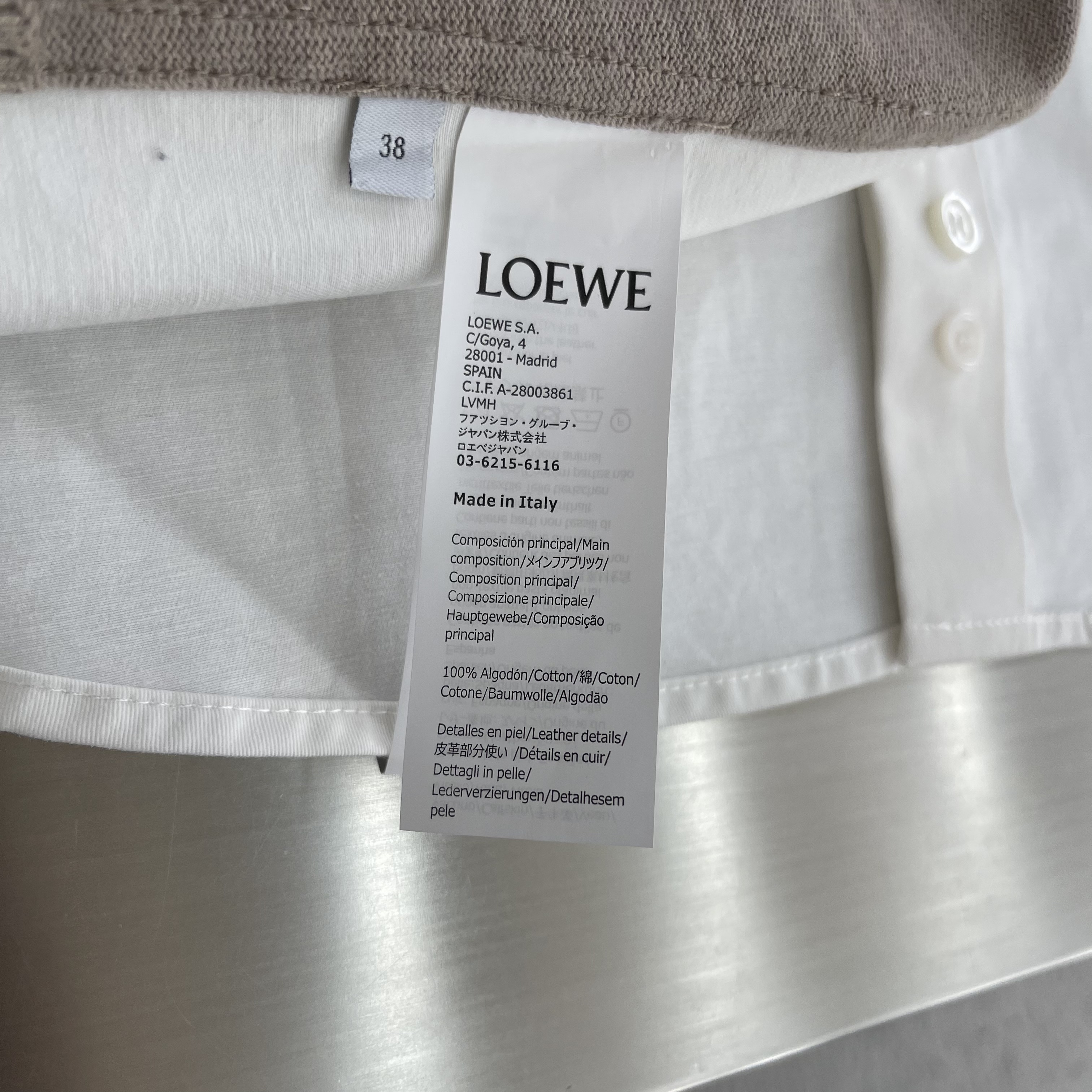 Рубашка женская Loewe белого  и серого цвета с вышивкой Anagram