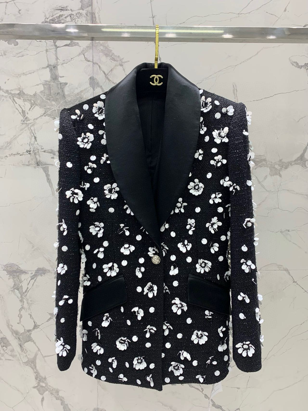 Жакет женский в стиле Chanel из фактурного твида с объёмным цветочным узором