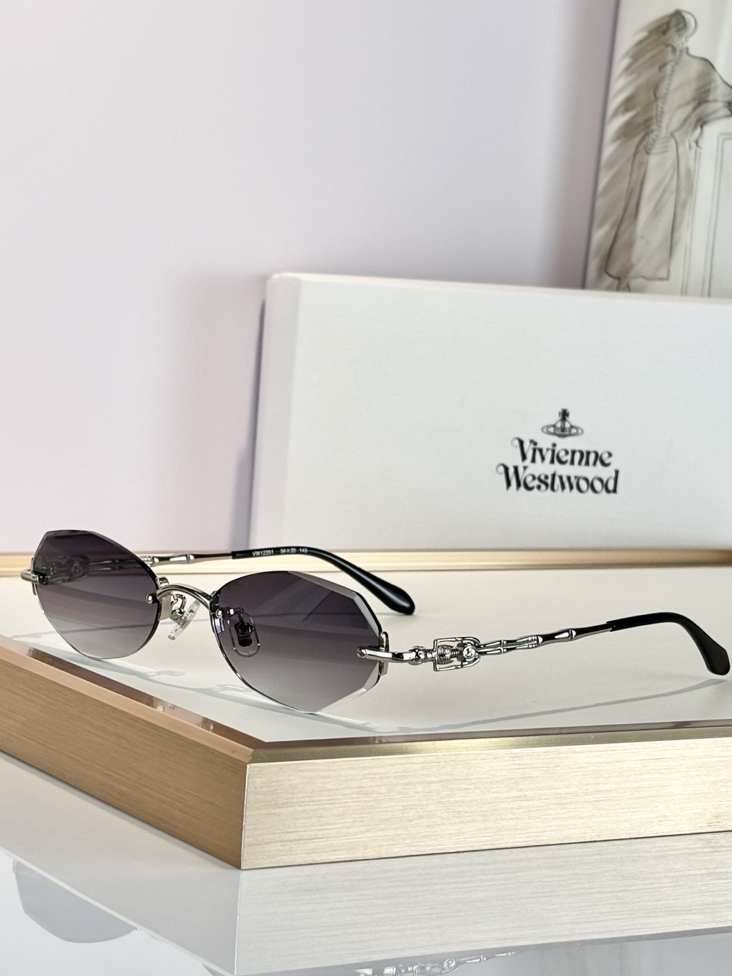 Очки солнцезащитные женские в стиле Vivienne Westwood