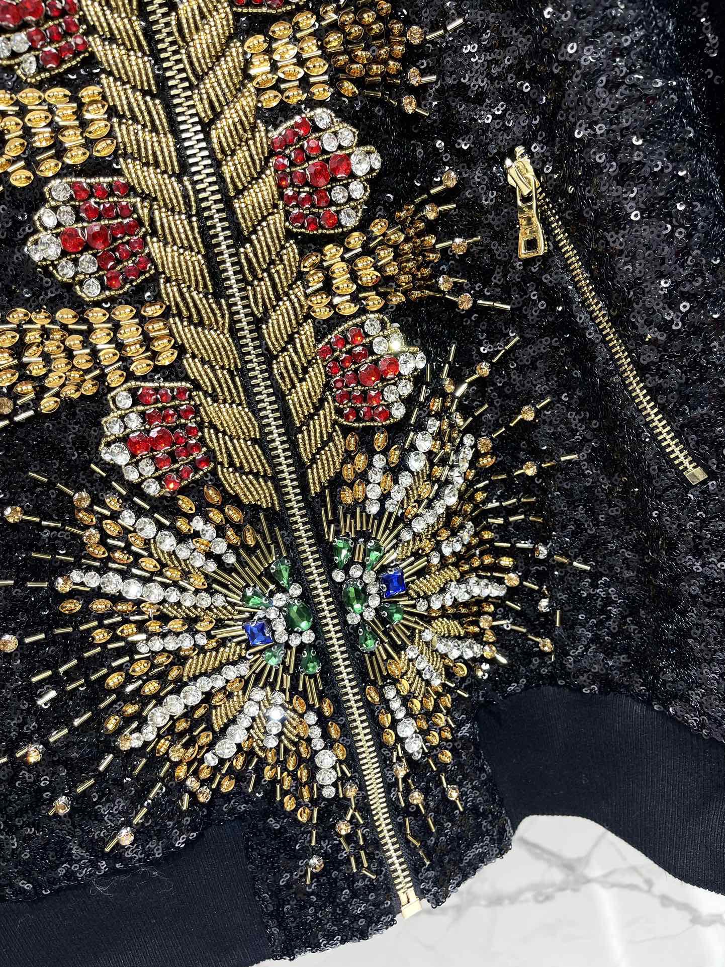 Бомбер унисекс в стиле Balmain чёрного цвета с вышивкой