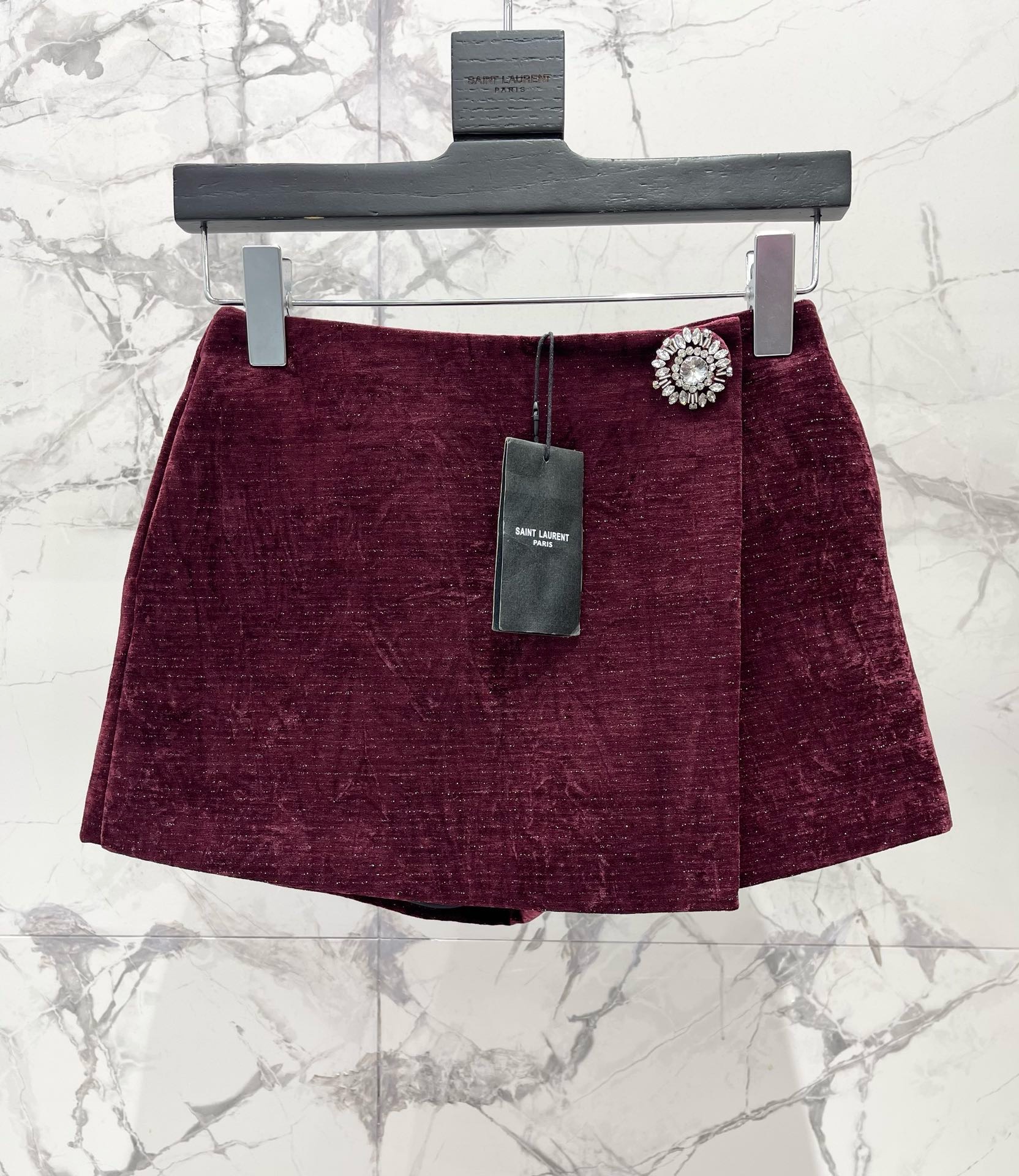 Костюм женский Saint Laurent бордового цвета