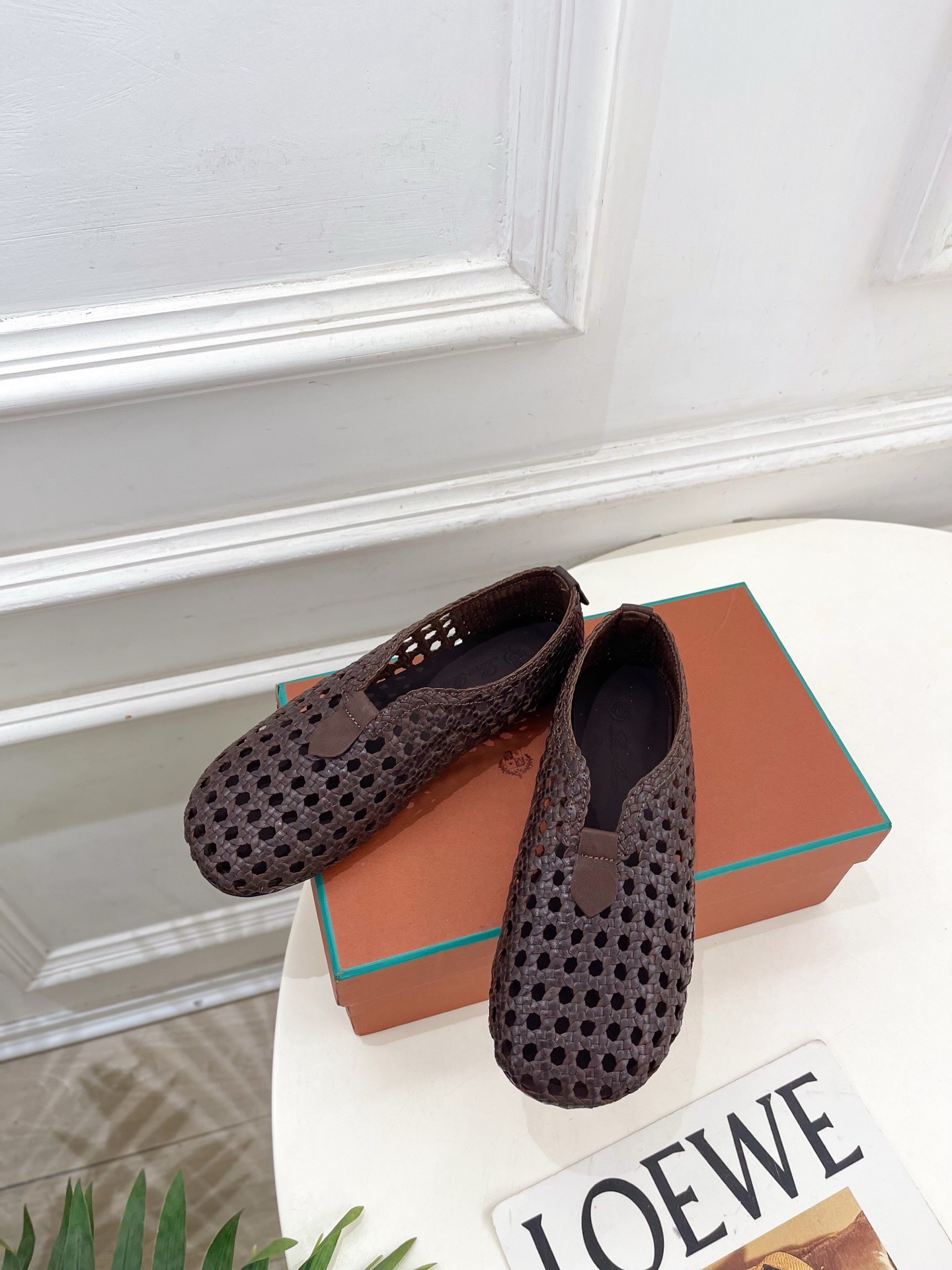 Лоферы женские в стиле Loro Piana графитового цвета