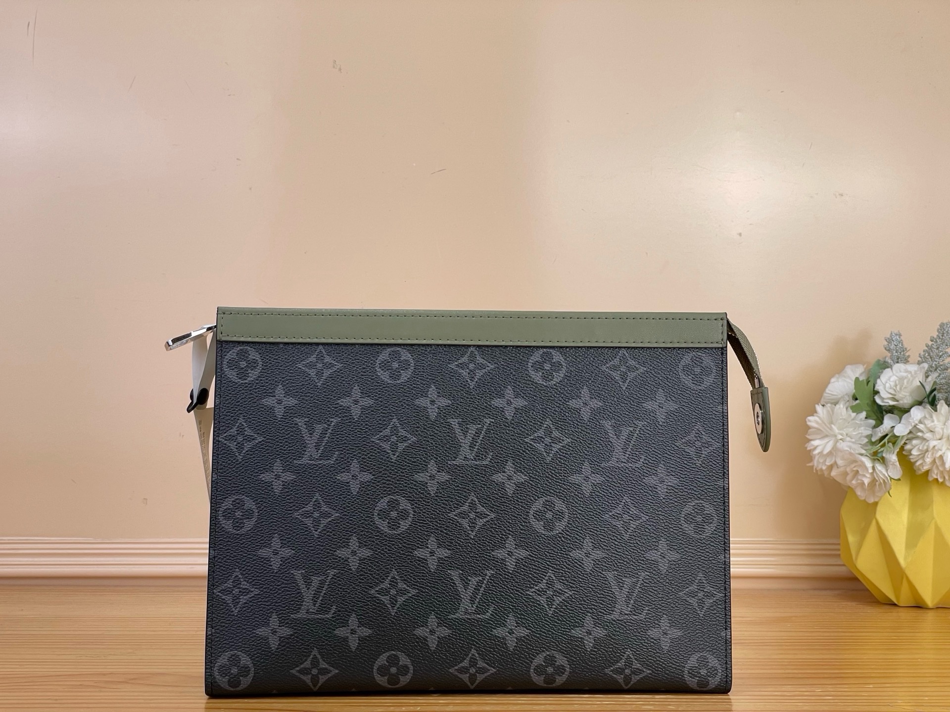 Клатч Louis Vuitton Pochette Voyage чёрно-зелёного цвета