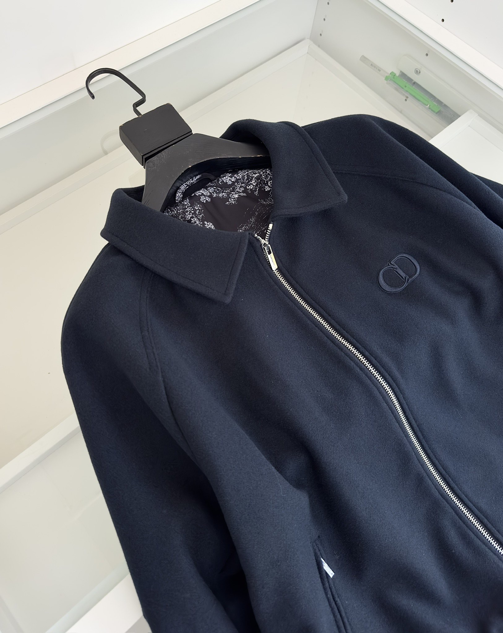 Куртка мужская в стиле Dior тёмно-синего цвета с отложным воротником