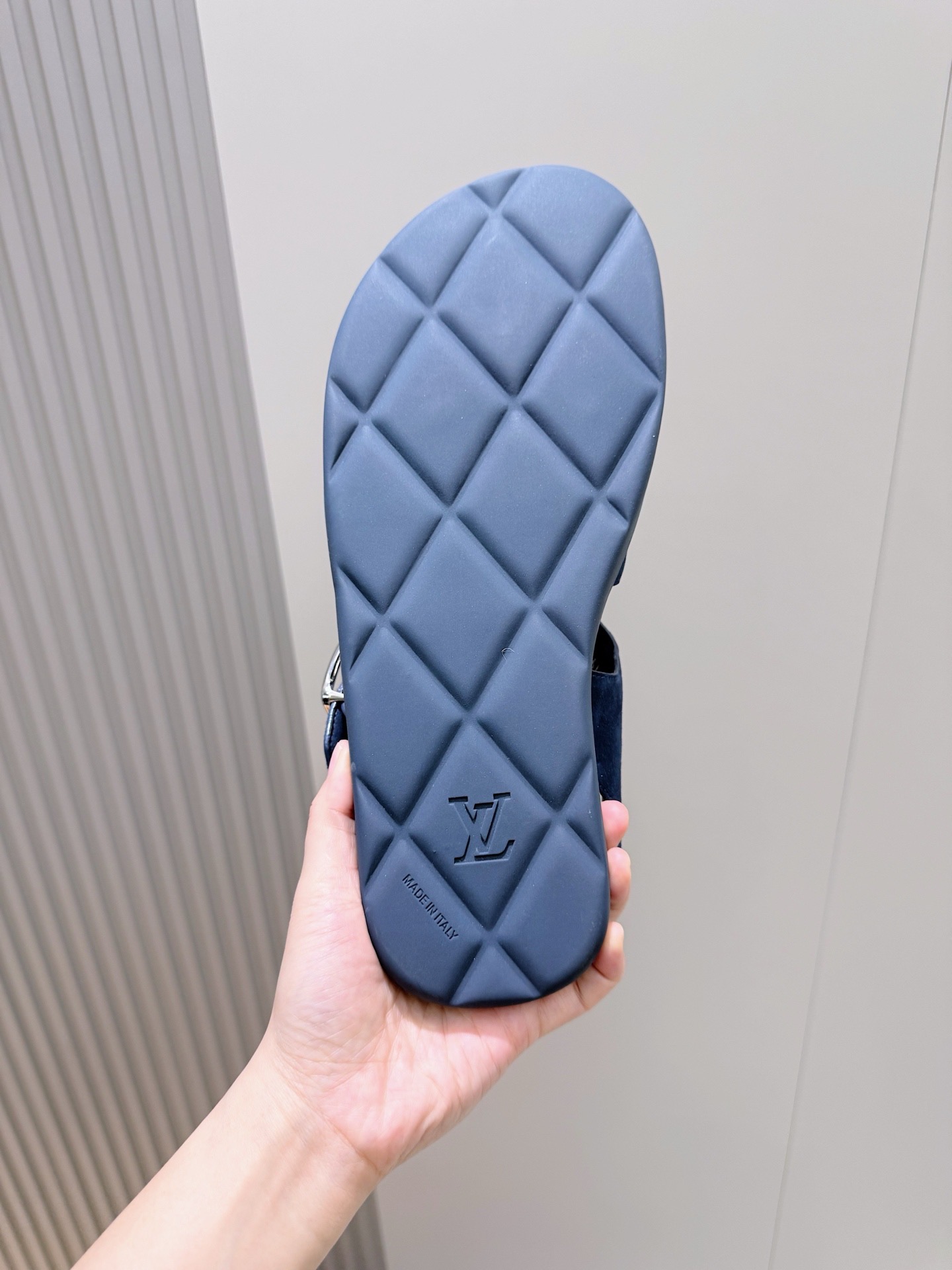 Сандалии мужские в стиле Louis Vuitton темно-синего цвета