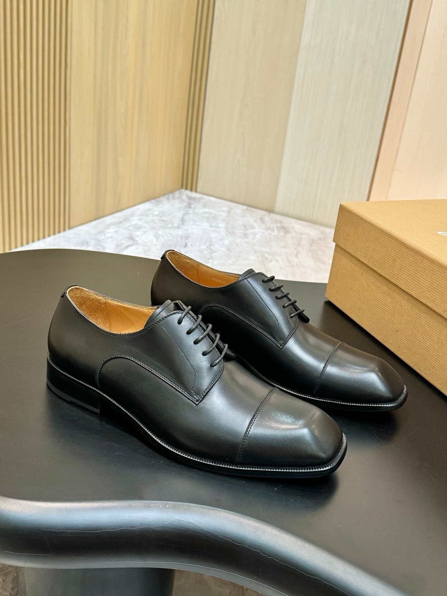 Туфли-оксфорды мужские Christian Louboutin Greggory чёрного цвета