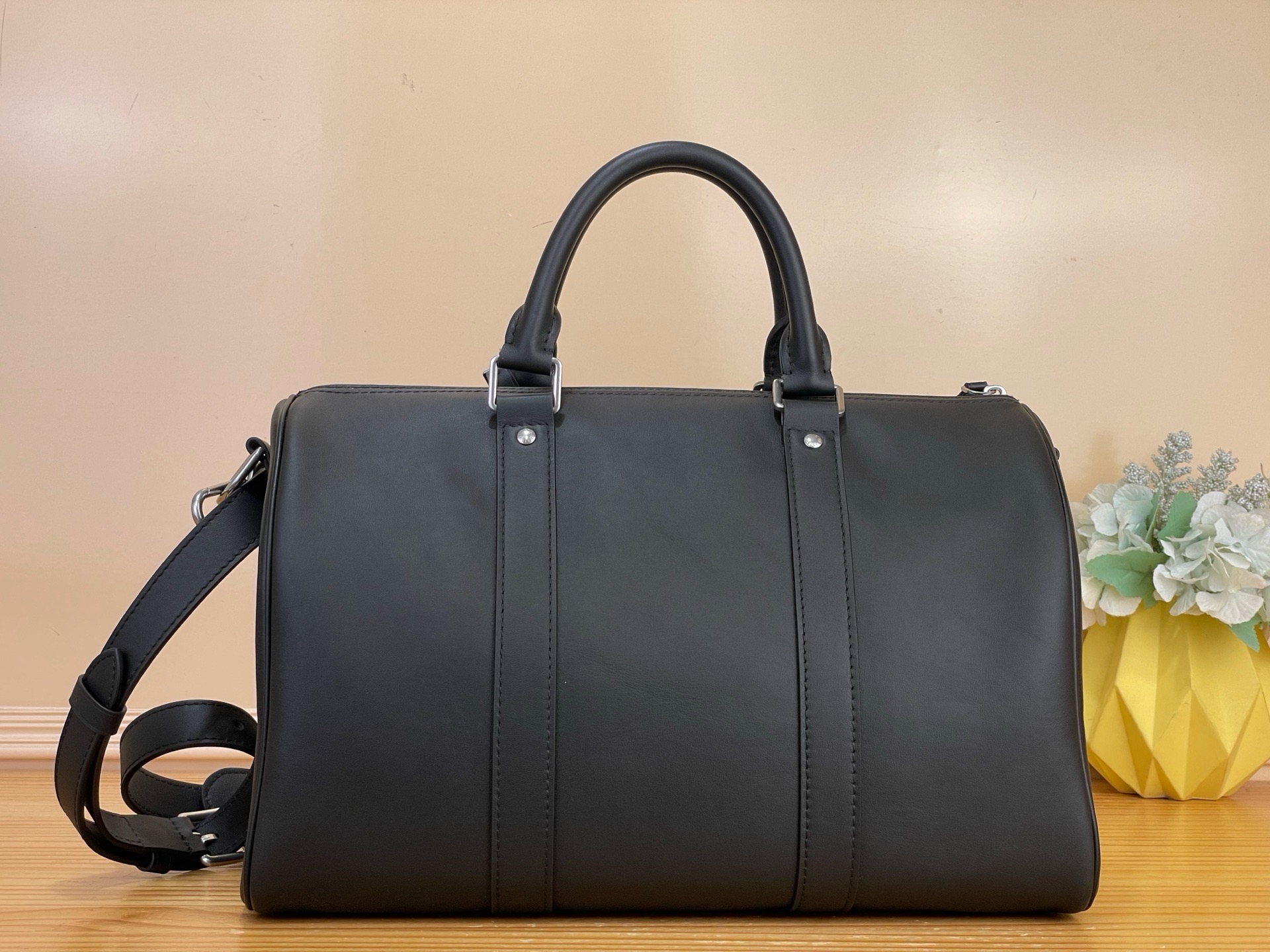 Сумка мужская Louis Vuitton Keepall Cargo Bandoulière 35 чёрного цвета