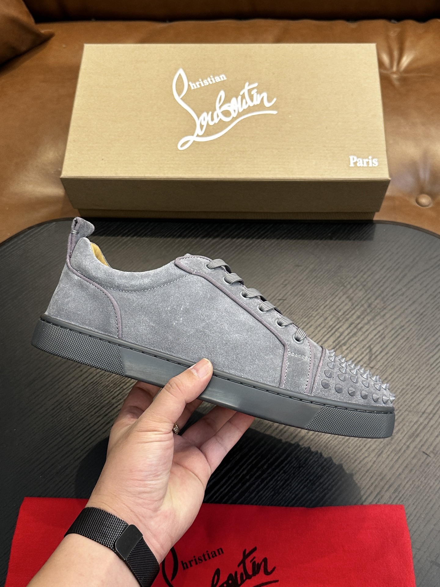 Кроссовки мужские в стиле Christian Louboutin серого цвета с шипами