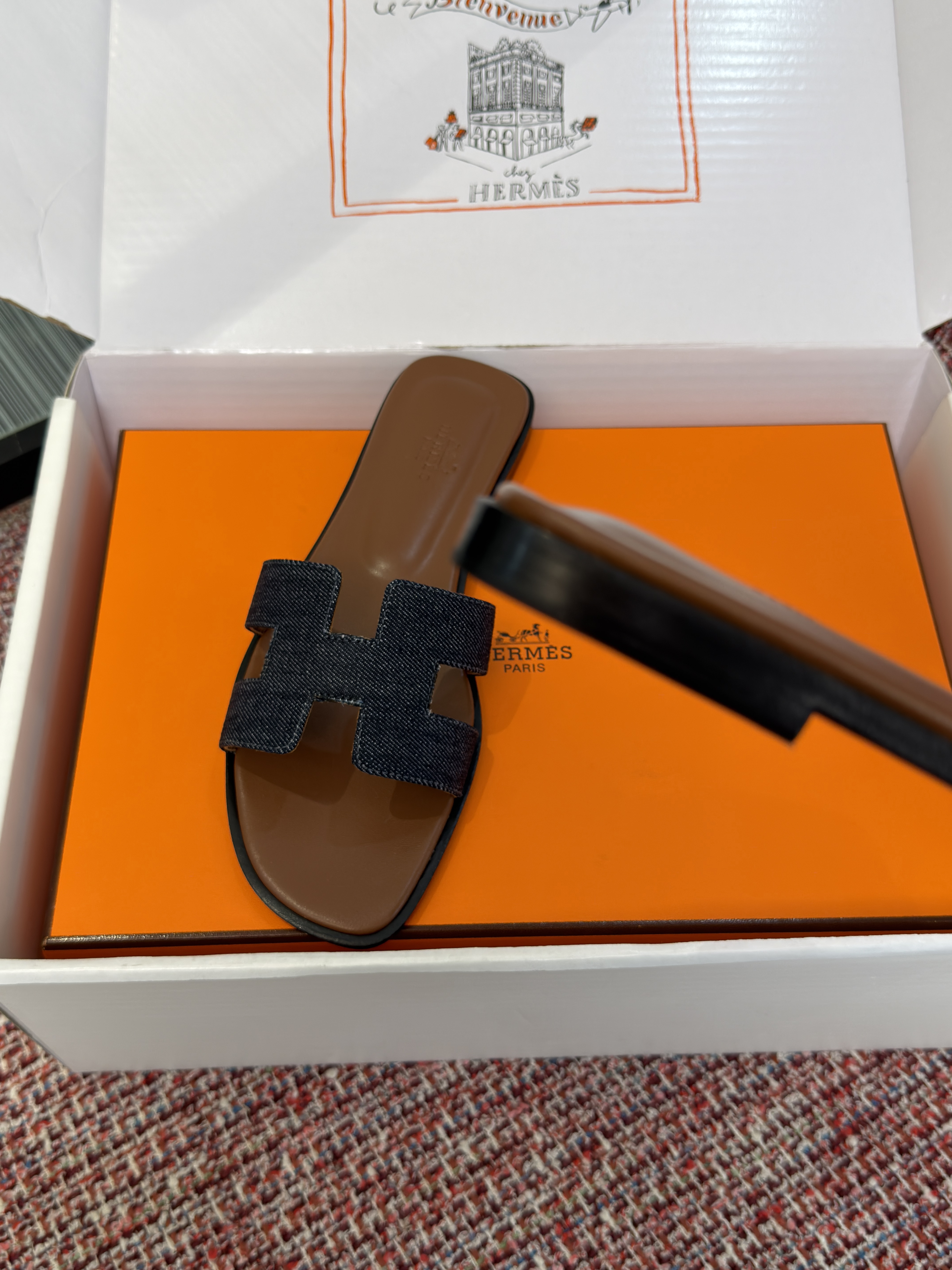 Шлёпанцы женские в стиле Hermès Oran тёмно-серого и коричневого цвета