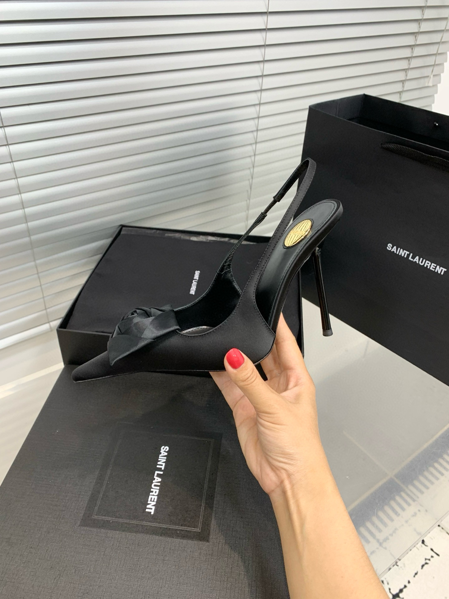 Туфли женские в стиле Saint Laurent с цветком slingback чёрного цвета