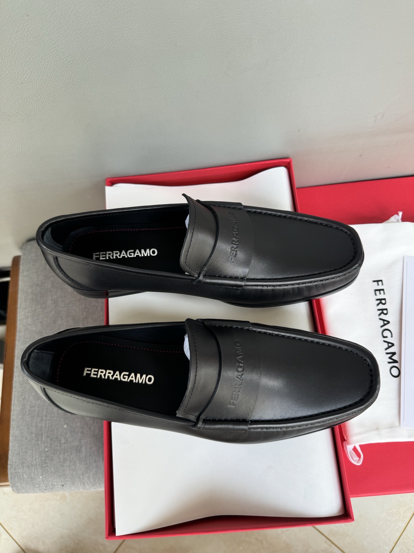 Лоферы мужские в стиле Ferragamo Penny из натуральной кожи черного цвета