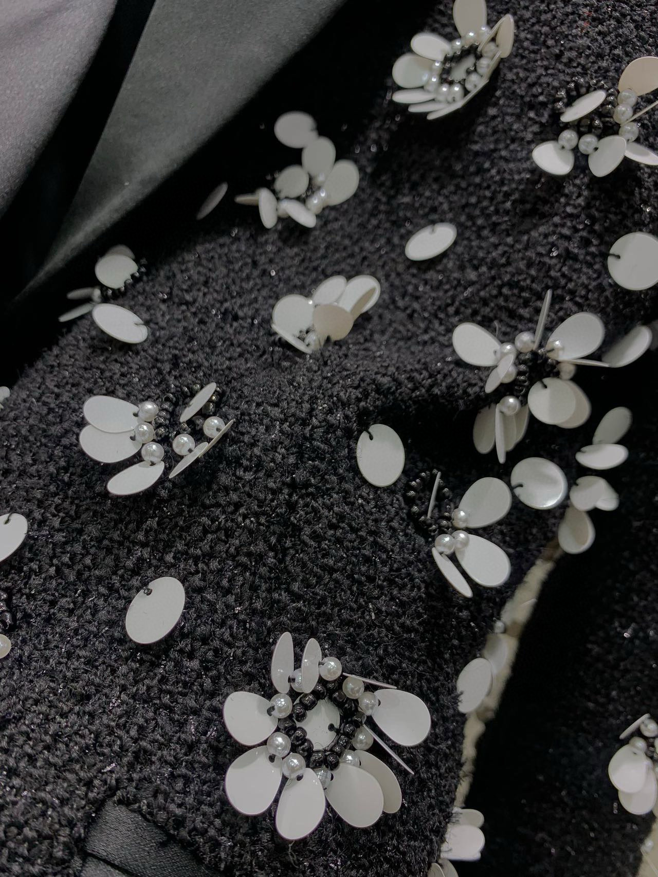 Жакет женский в стиле Chanel из фактурного твида с объёмным цветочным узором