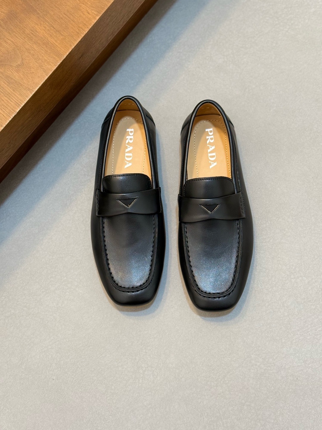 Мокасины мужские Prada чёрного цвета