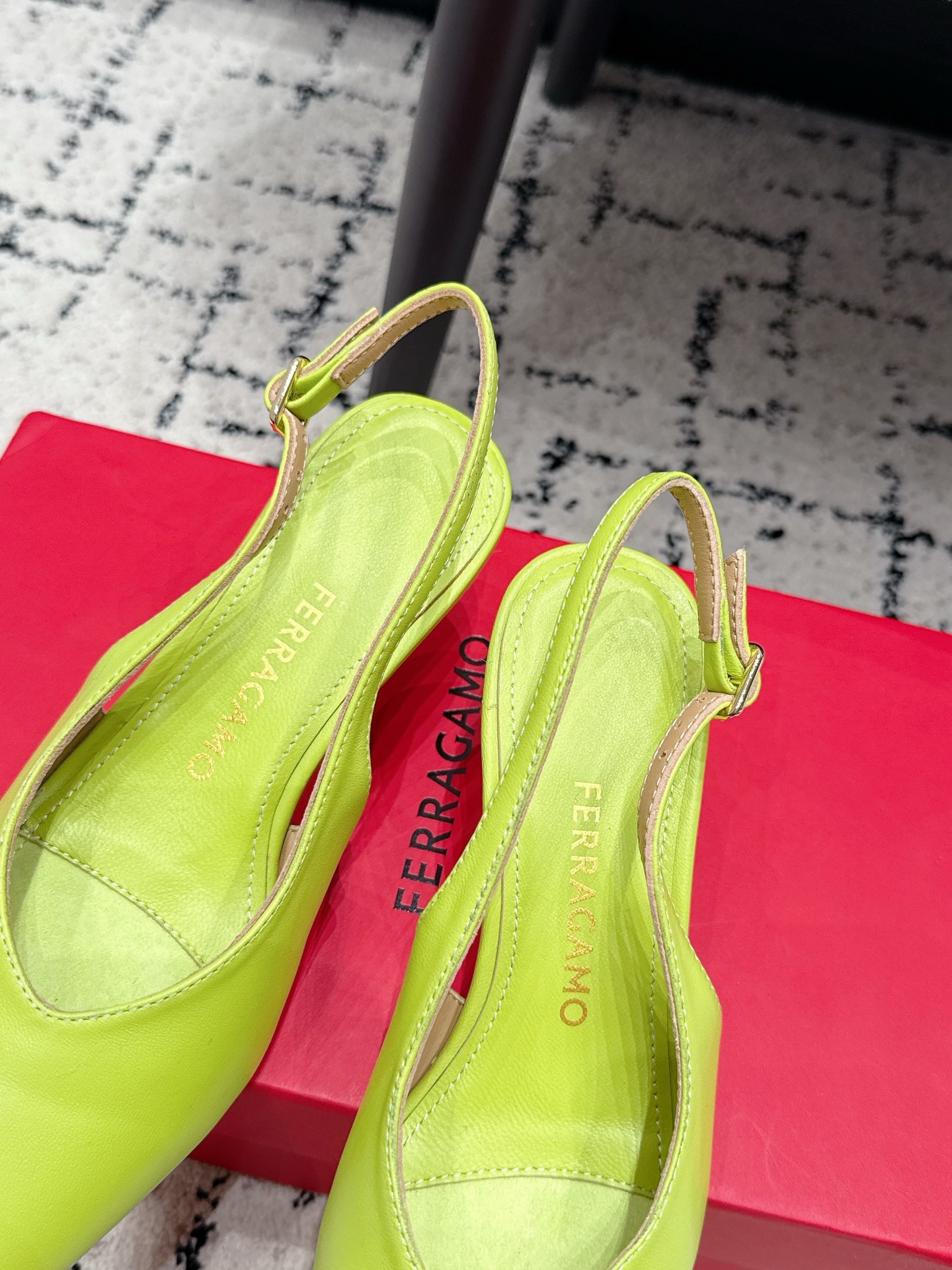 Туфли женские в стиле Salvatore Ferragamo салатового цвета