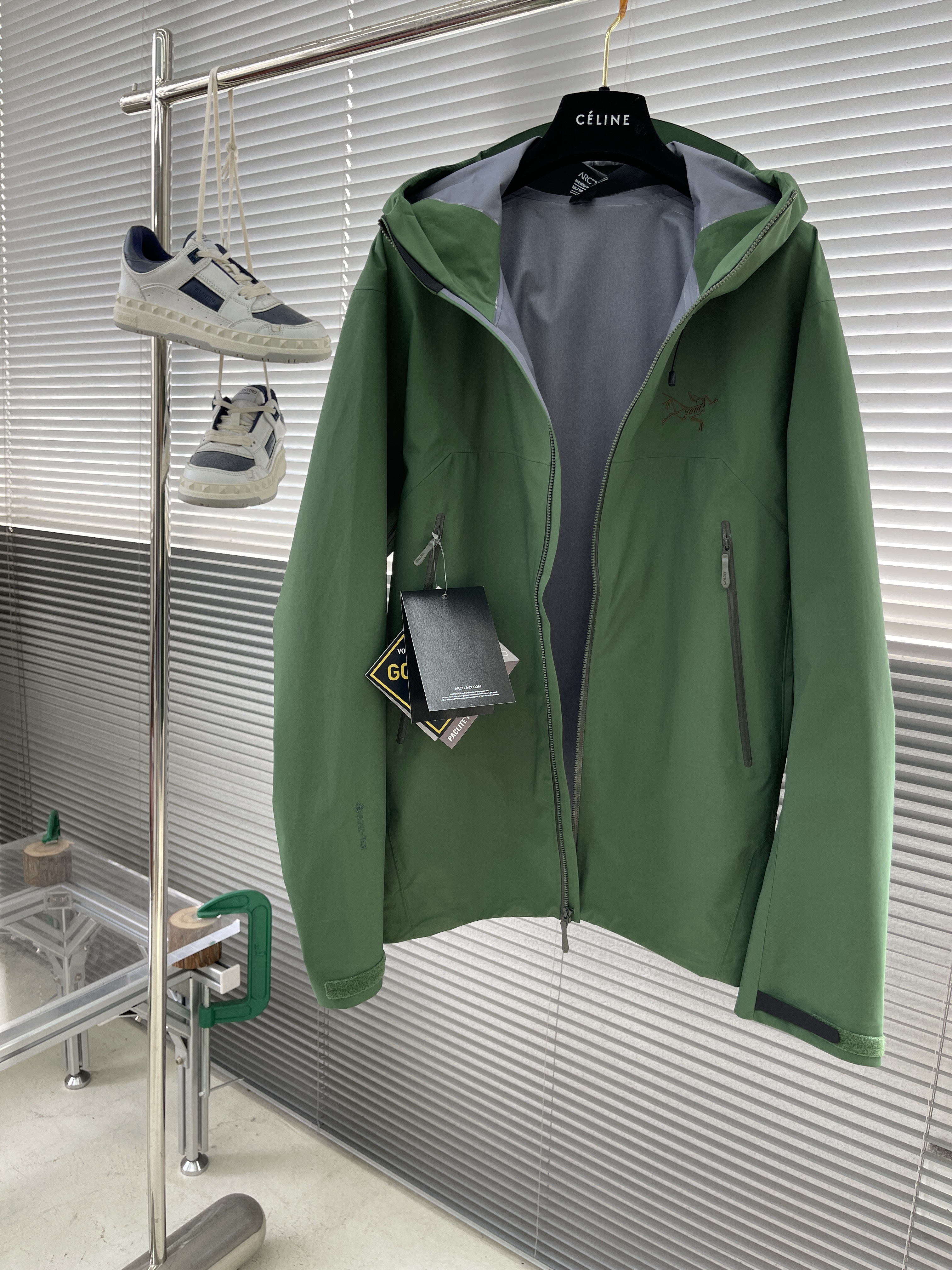 Куртка унисекс в стиле Arc’teryx Beta SL  зелёного цвета