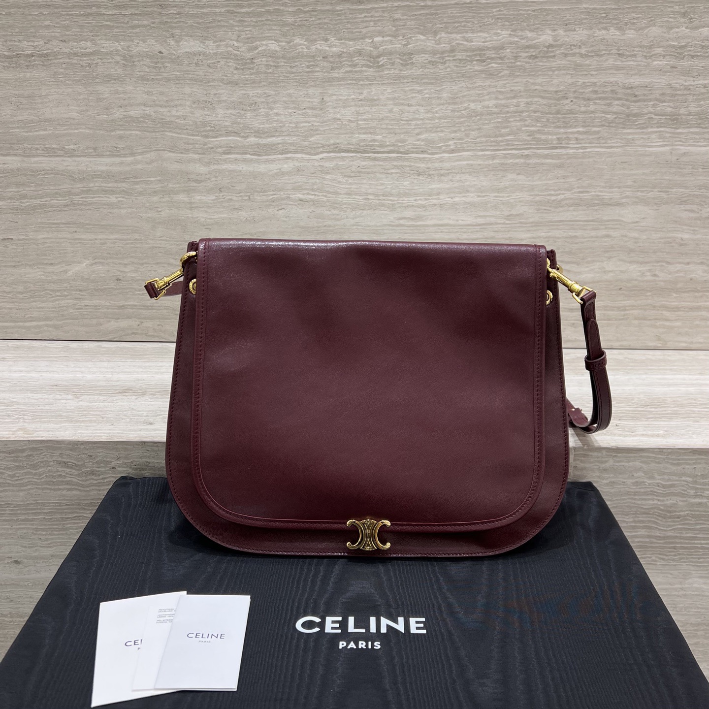 Сумка женская в стиле Celine Soft Triomphe Besace бордового цвета