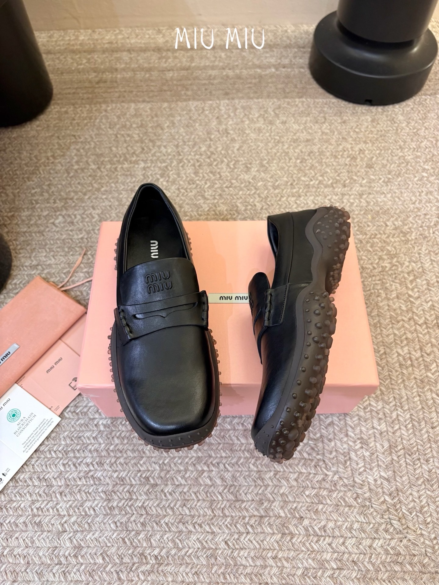 Лоферы женские Miu Miu чёрного цвета