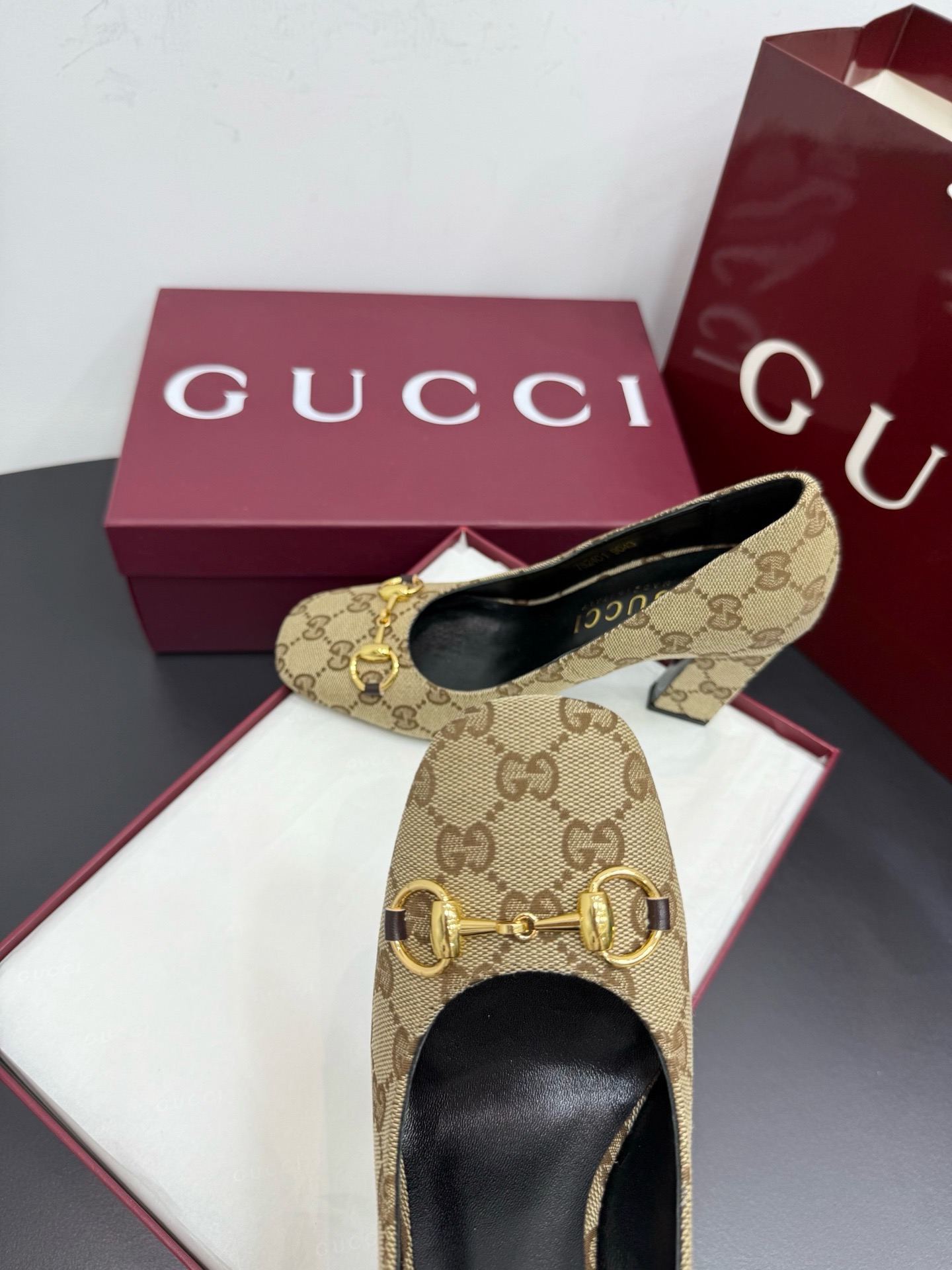 Туфли женские в стиле Gucci Horsebit бежево-коричневого цвета