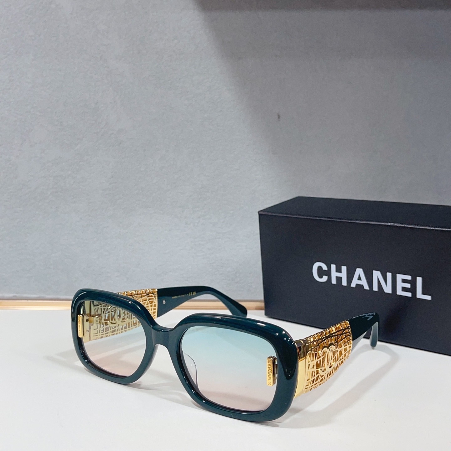 Очки солнцезащитные женские в стиле Chanel