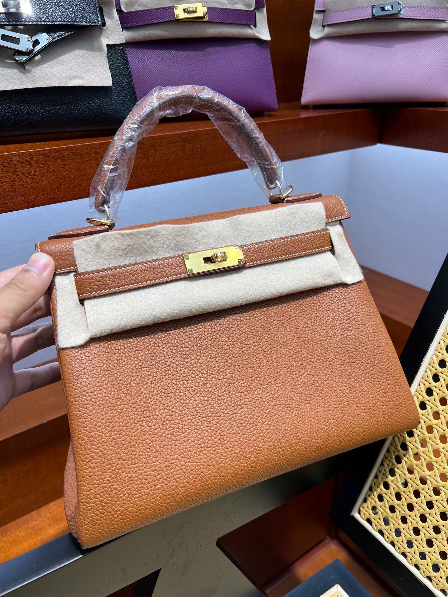 Сумка женская Hermès Kelly 28  gold brown цвета