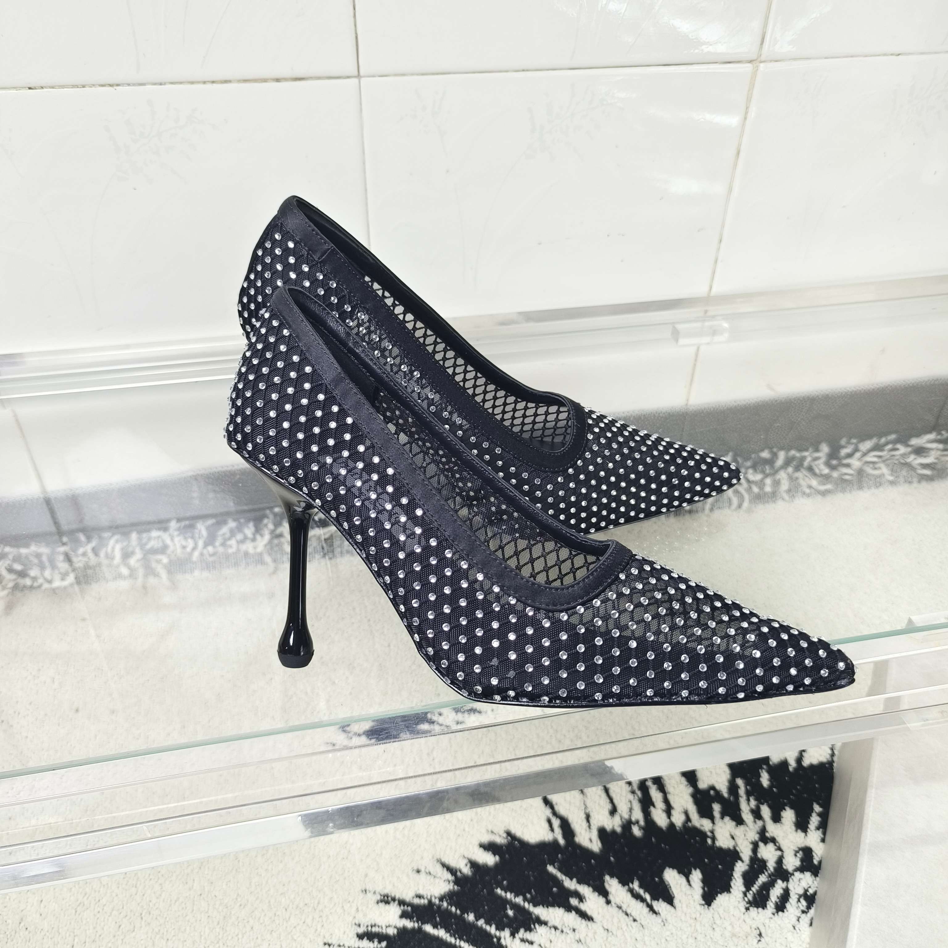 Туфли женские в стиле Jimmy Choo из текстиля с кристаллами черного цвета