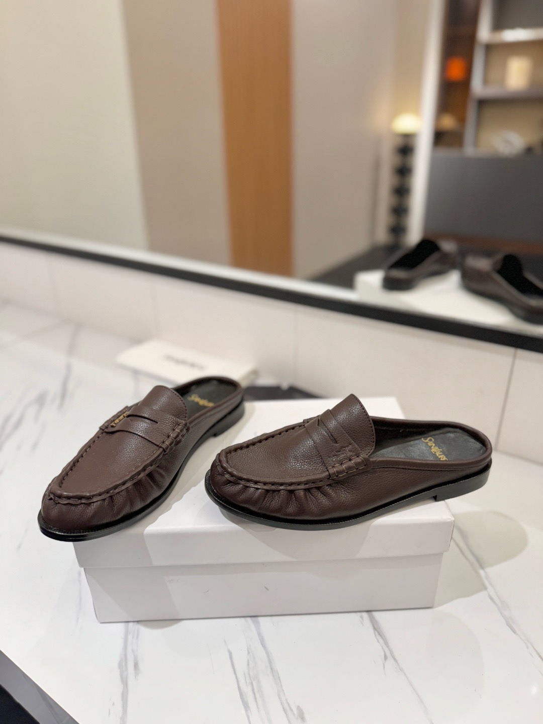 Лоферы-мюли Saint Laurent Le Loafer шоколадного цвета