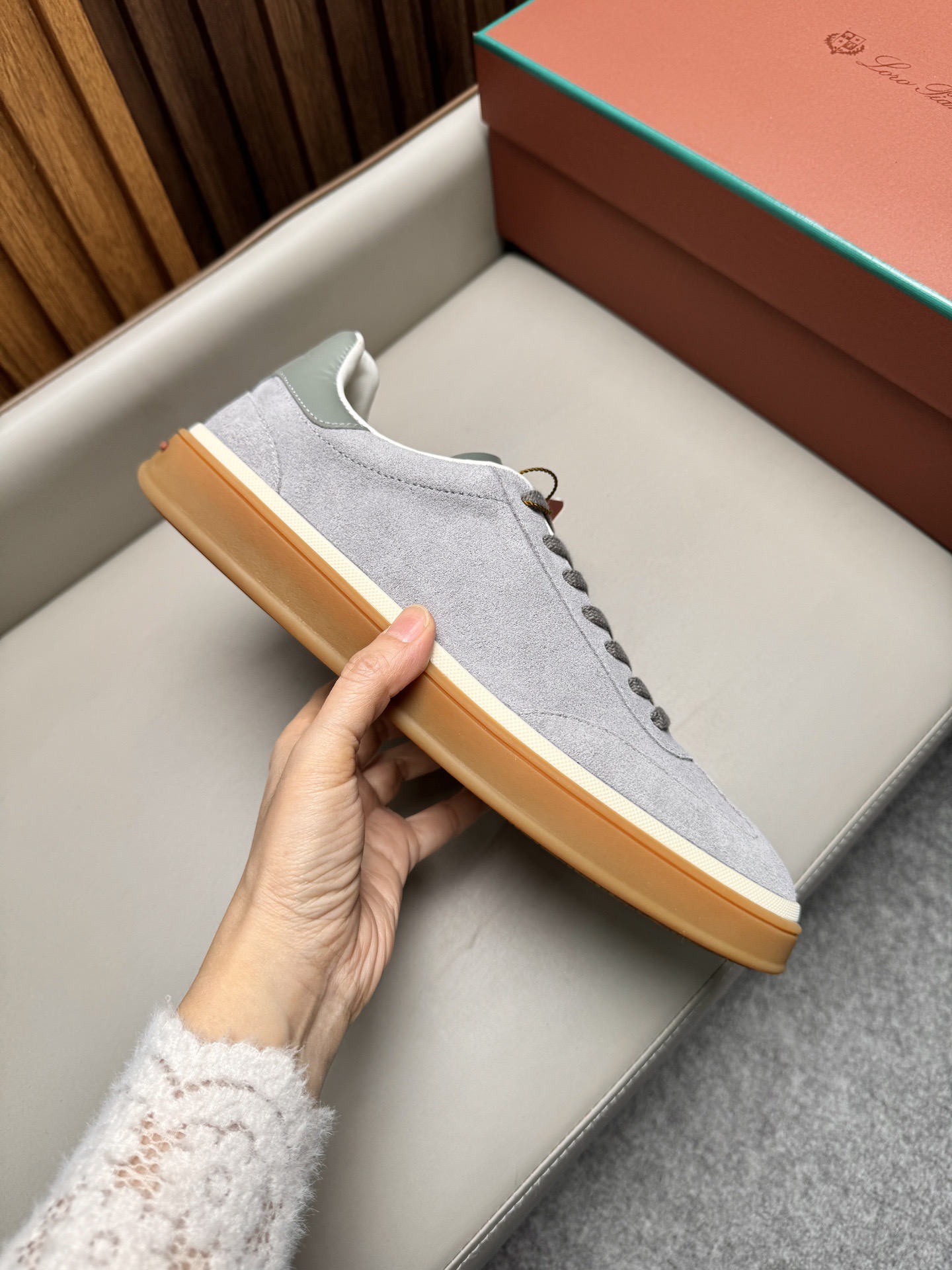 Кроссовки мужские в стиле Loro Piana светло-серого цвета