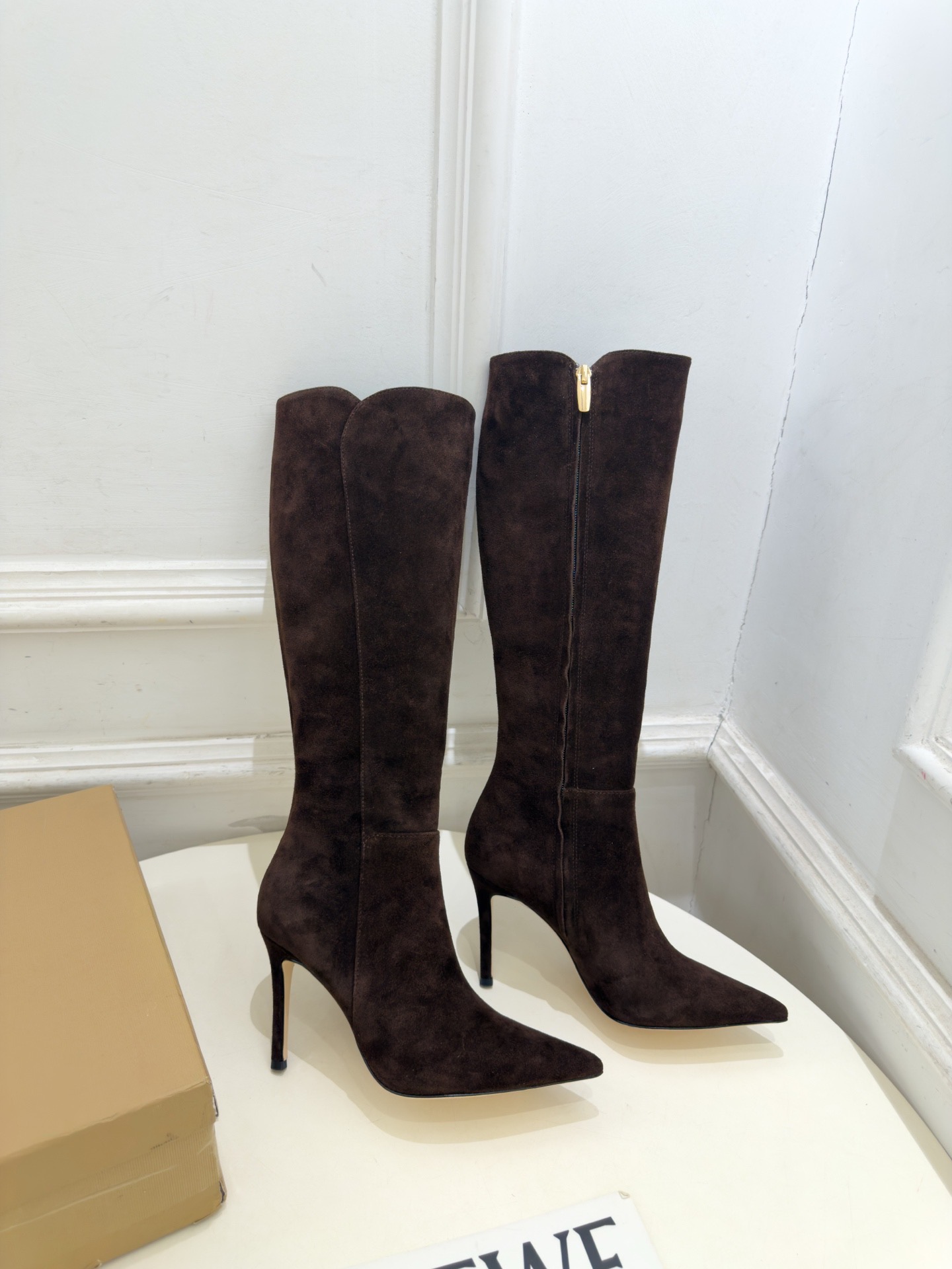 Сапоги женские Gianvito Rossi из натуральной замши темно-коричневого цвета