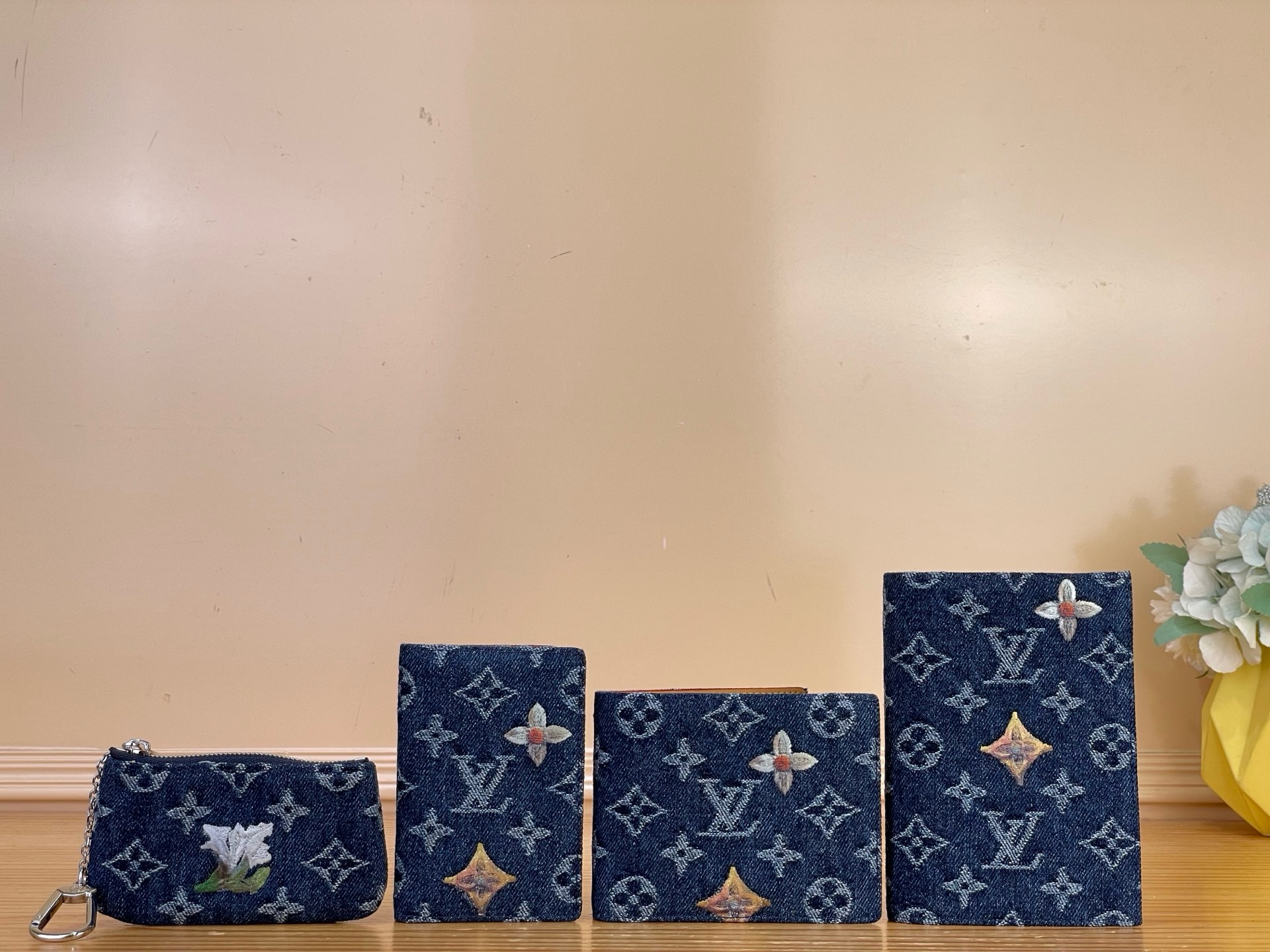 Ключница женская Louis Vuitton Pochette Clés XS синего цвета
