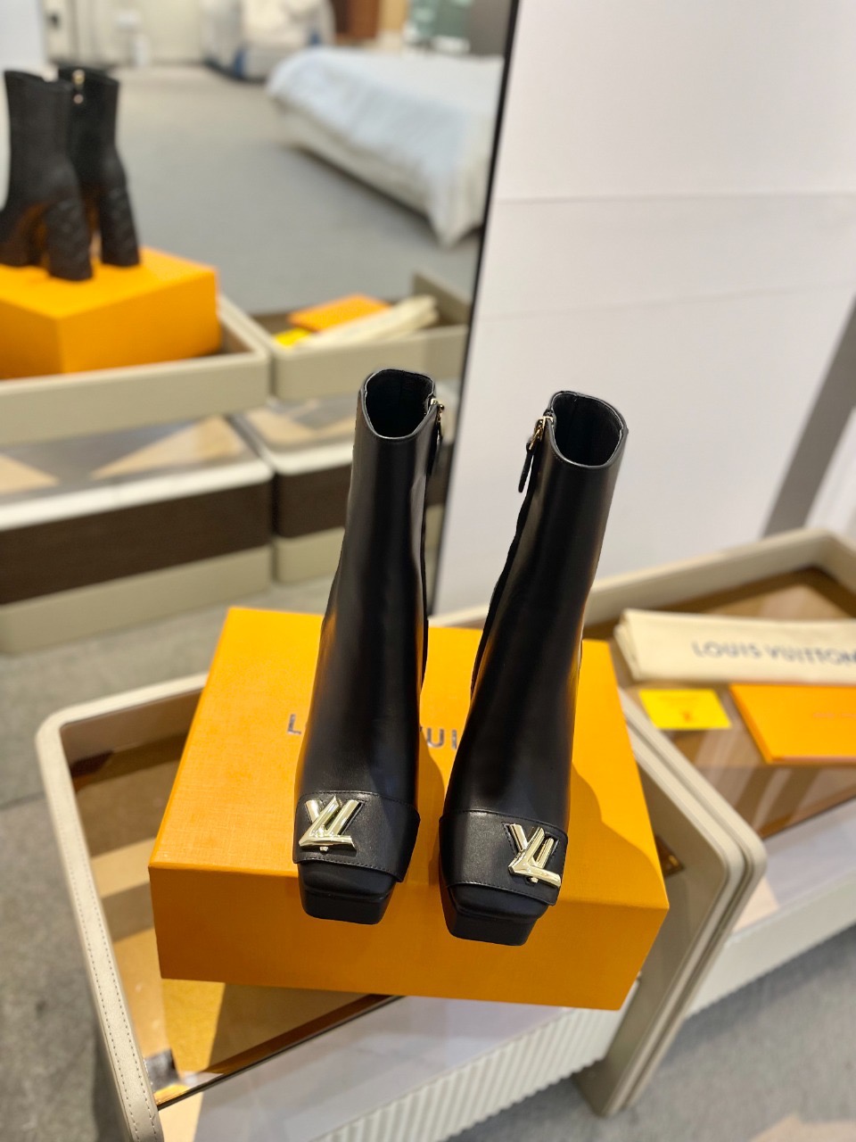 Ботильоны Louis Vuitton Platform Ankle Boot черного цвета