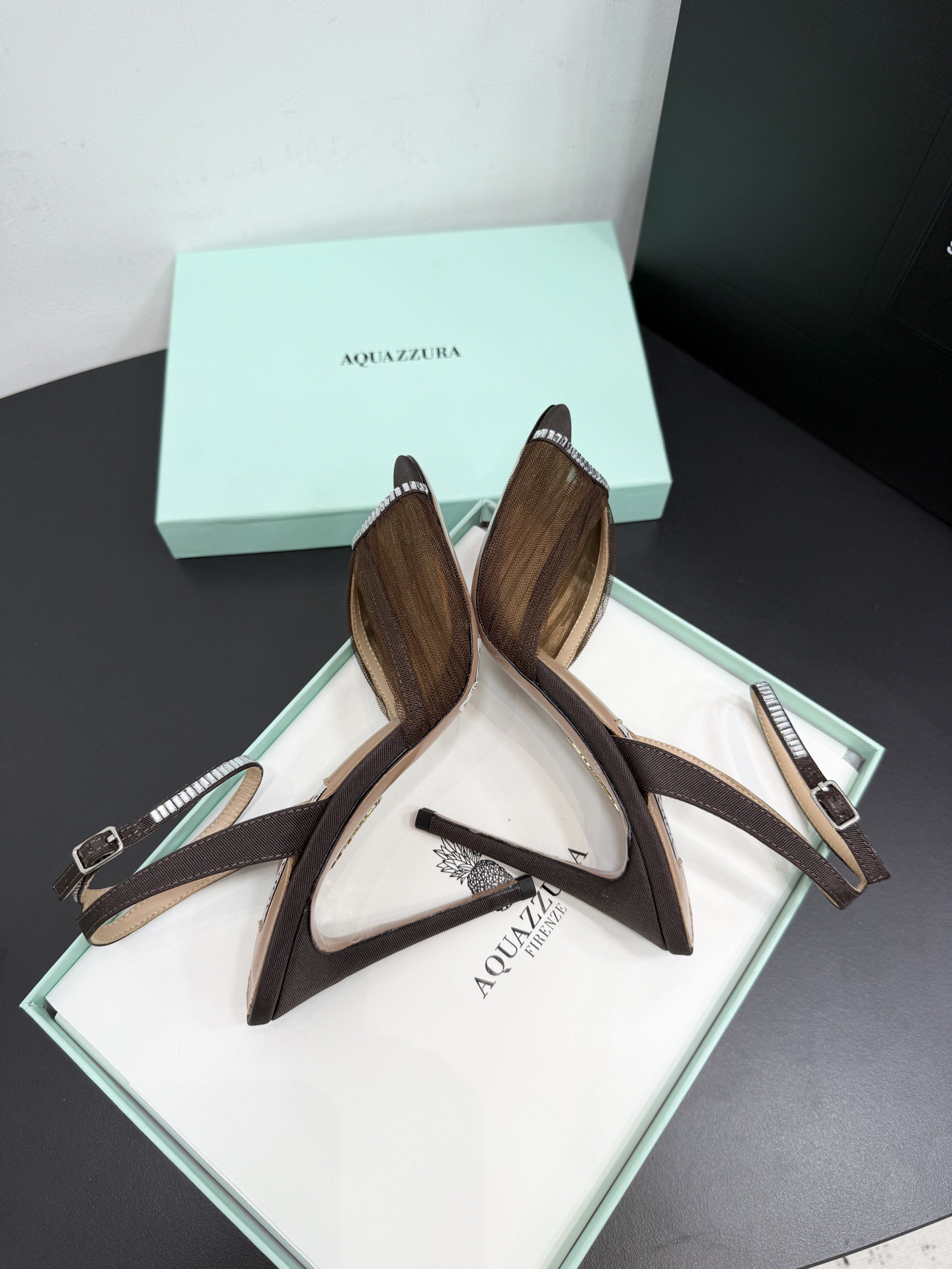Босоножки женские Aquazzura коричневого цвета