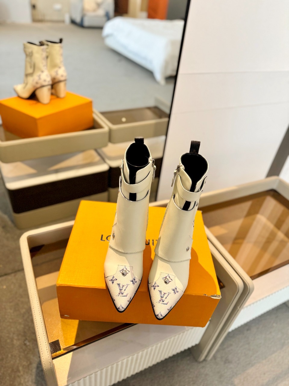 Ботильоны Louis Vuitton 6AM Ankle Boot белого цвета