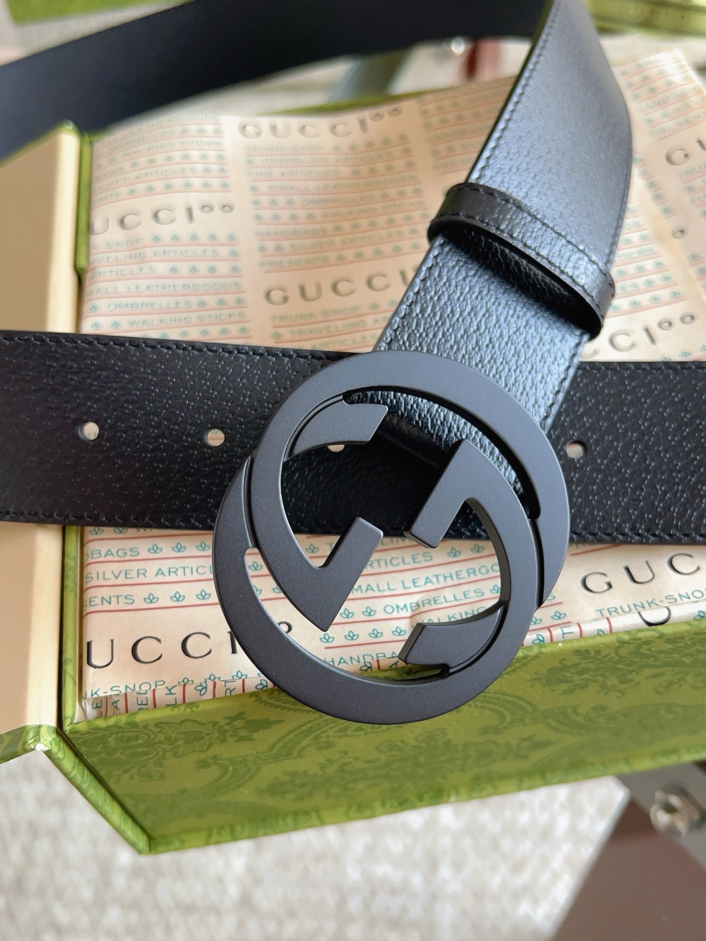 Ремень мужской Gucci GG Marmont серого цвета матовой пряжкой