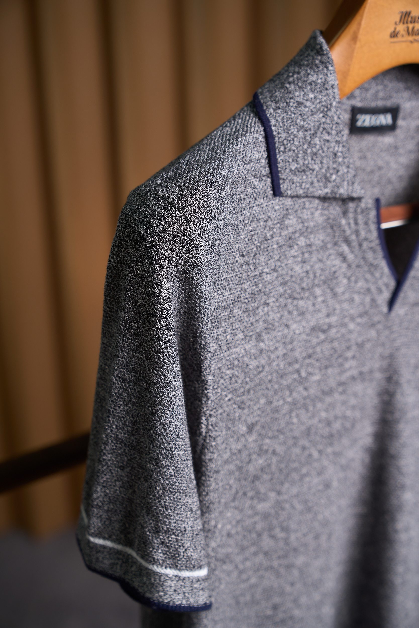 Поло мужское в стиле Zegna серого цвета с контрастным воротником