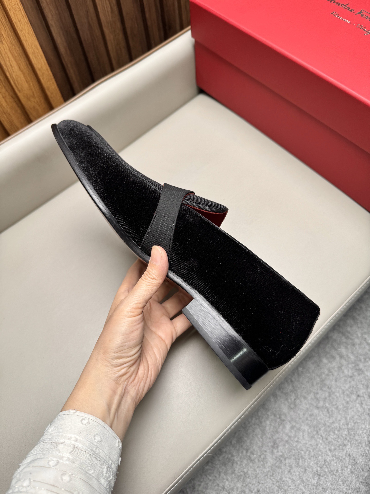 Лоферы мужские в стиле Ferragamo Gancini черного цвета