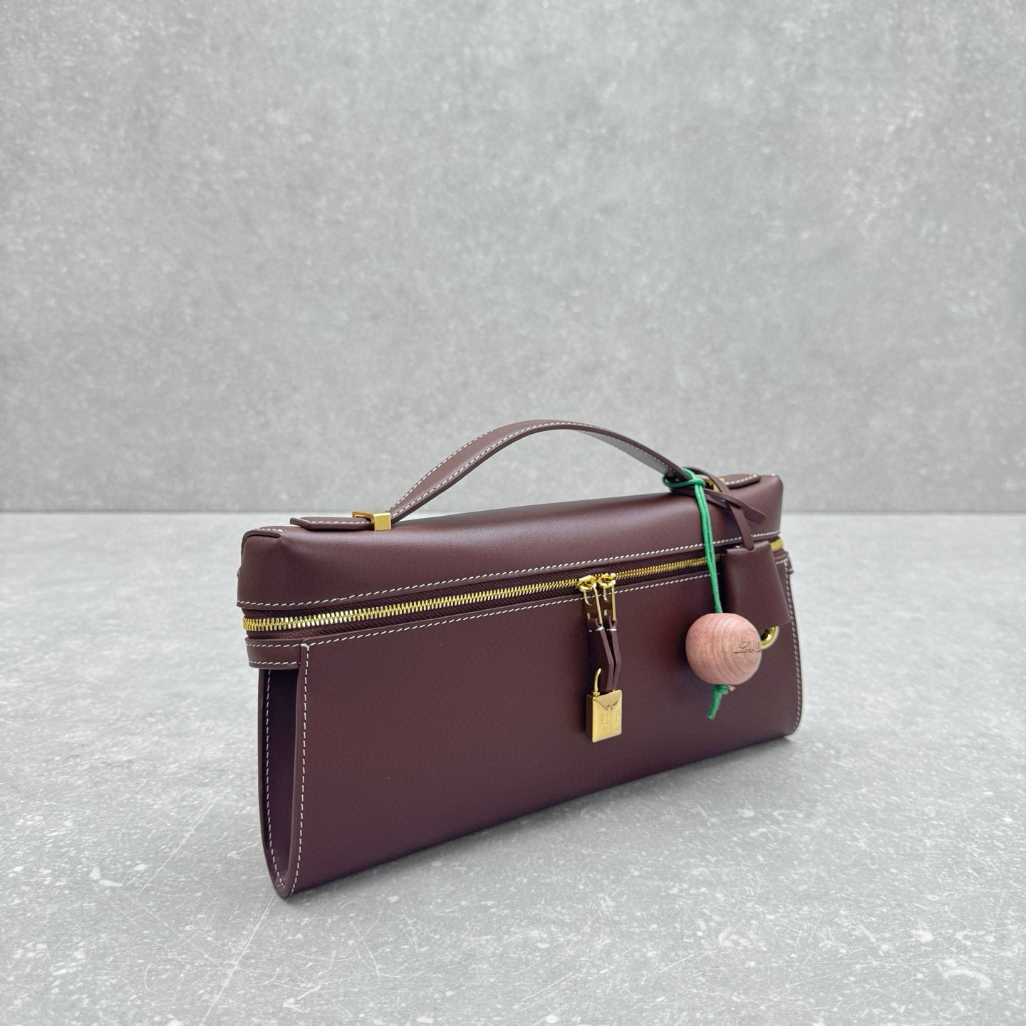 Сумка- клатч женский в стиле Loro Piana Extra Clutch L29 из натуральной кожи тёмно-бордового цвета