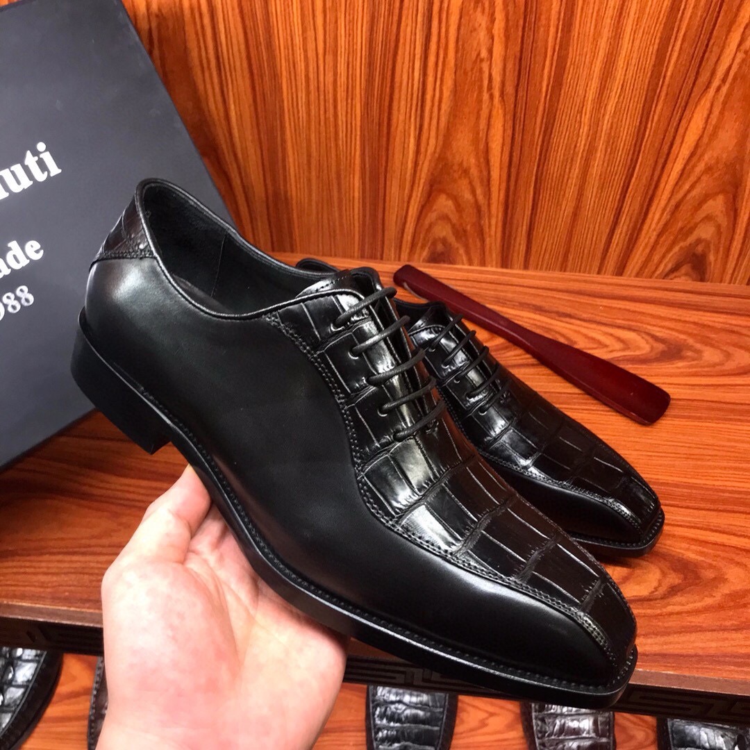 Оксфорды мужские Berluti из кожи крокодила чёрного цвета