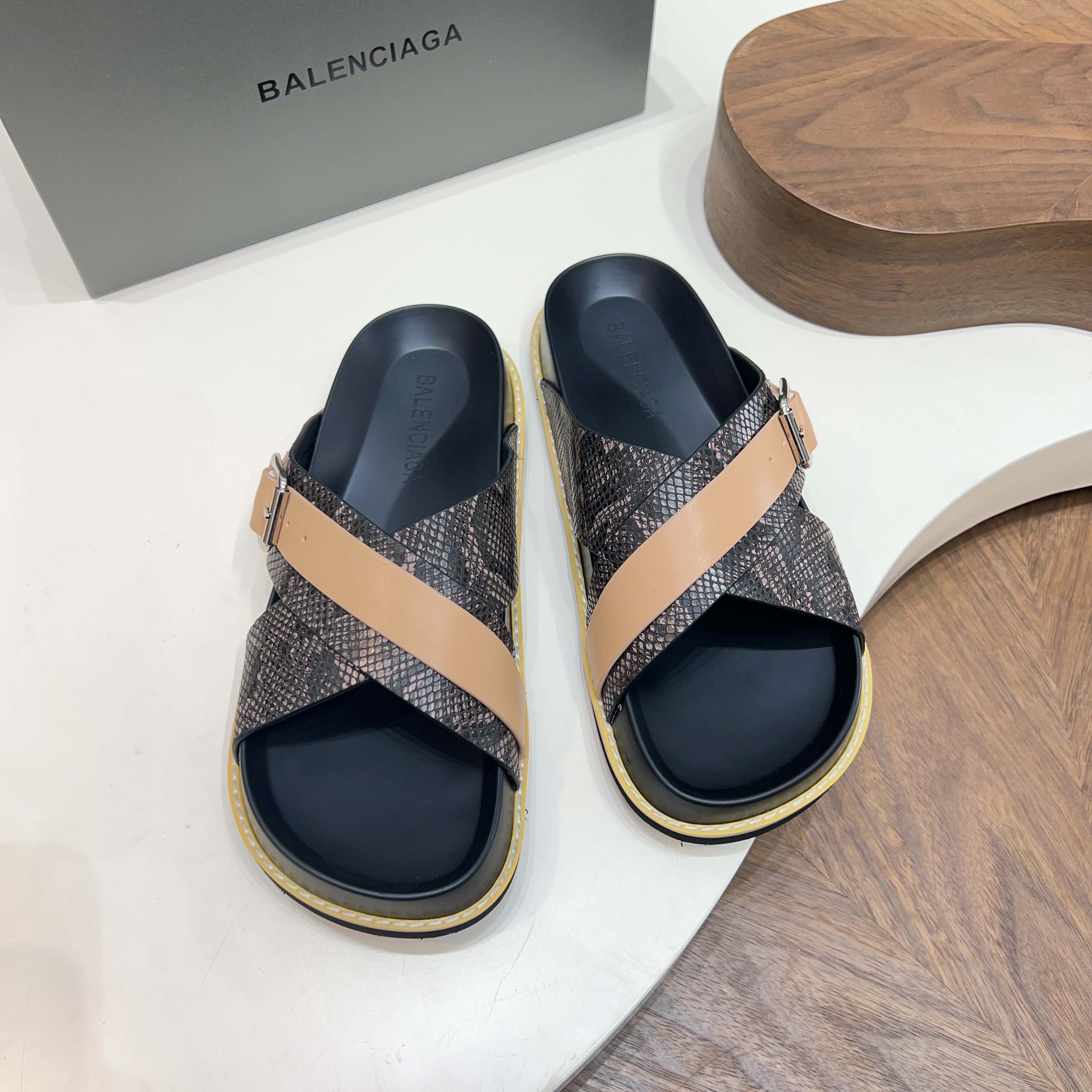 Сандалии мужские Balenciaga черного и коричневого цвета