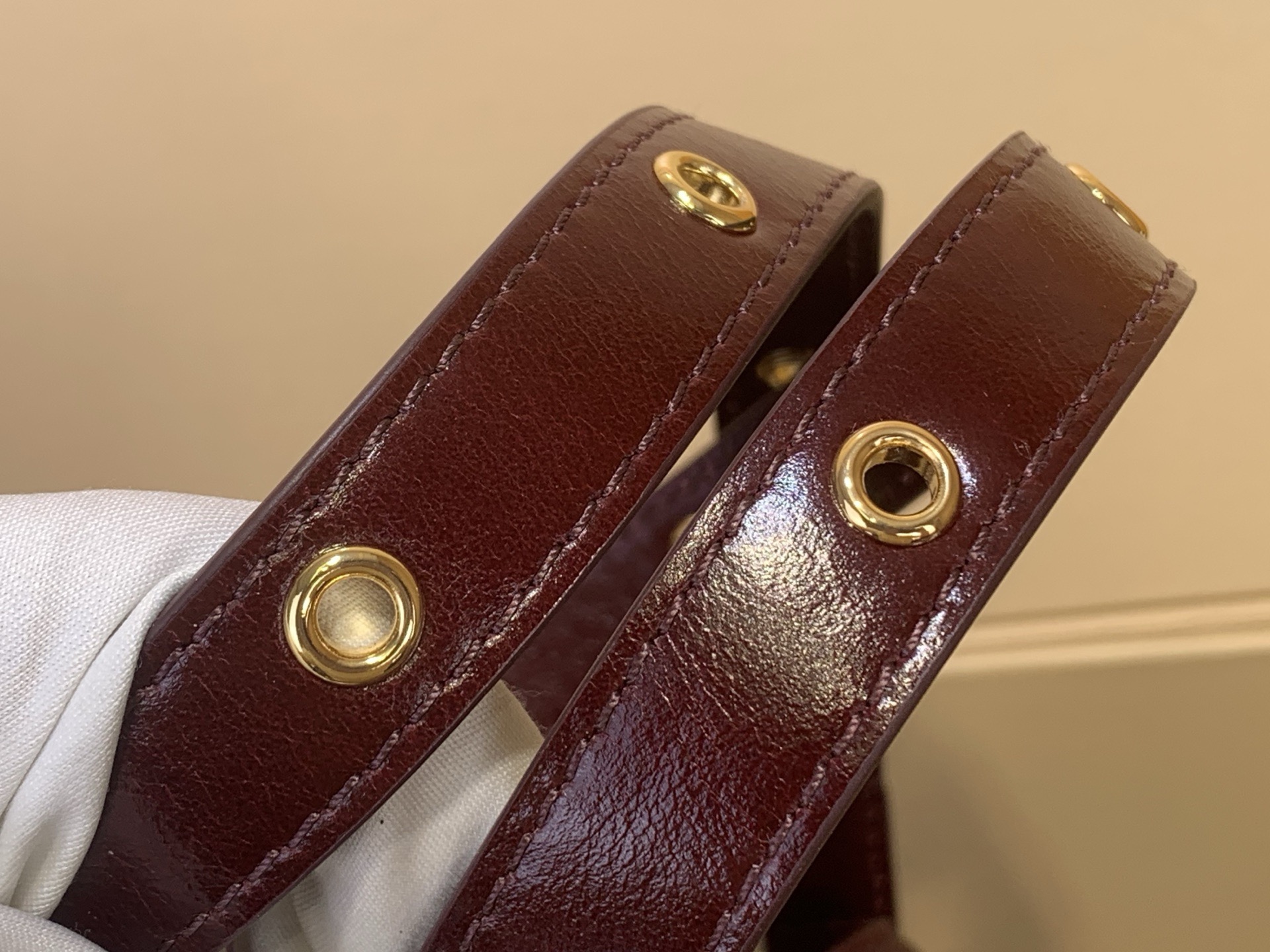 Сумка женская в стиле Louis Vuitton Capucines East-West BB с цепочкой