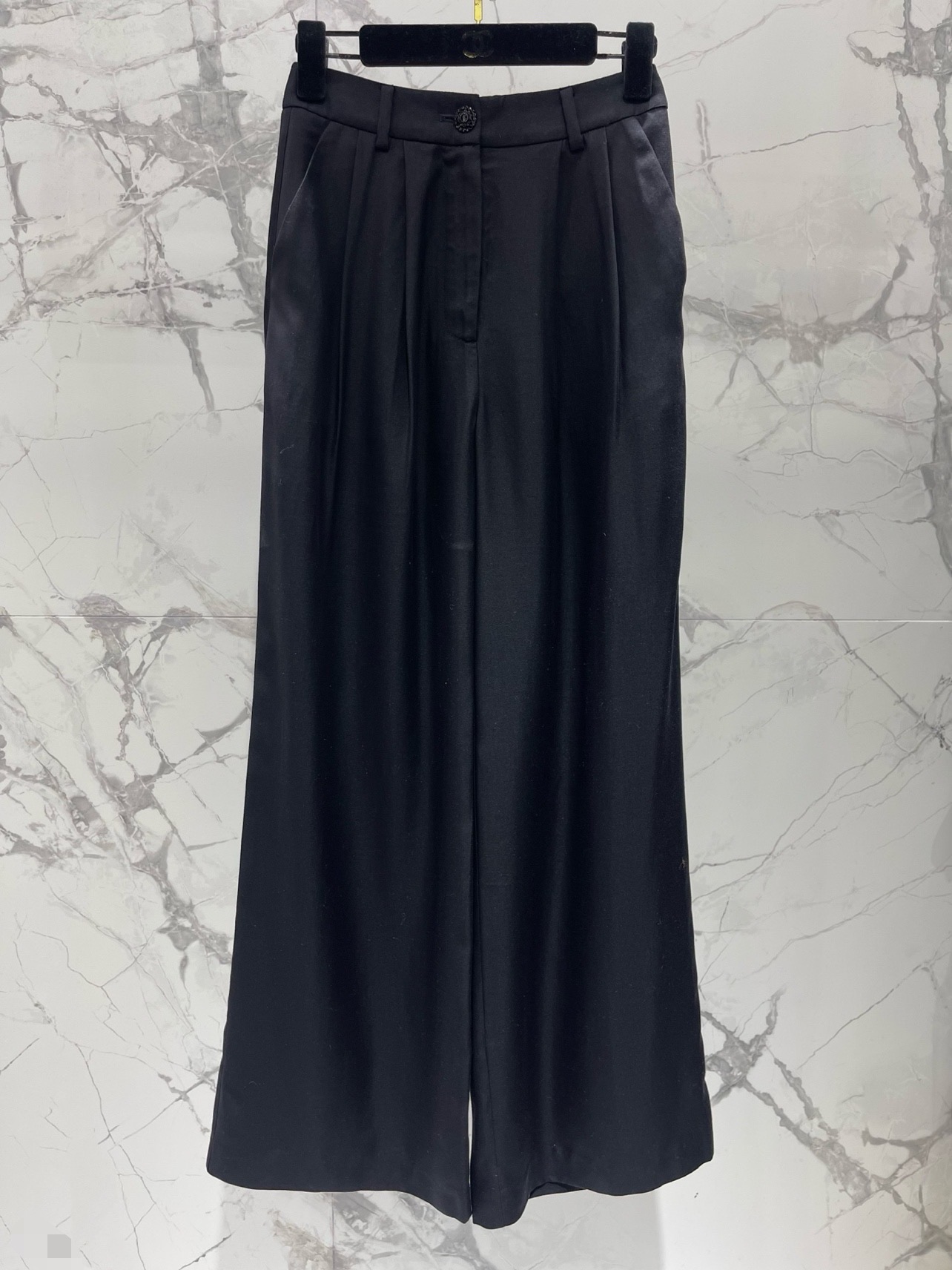 Брюки женские в стиле Chanel чёрного цвета широкого кроя