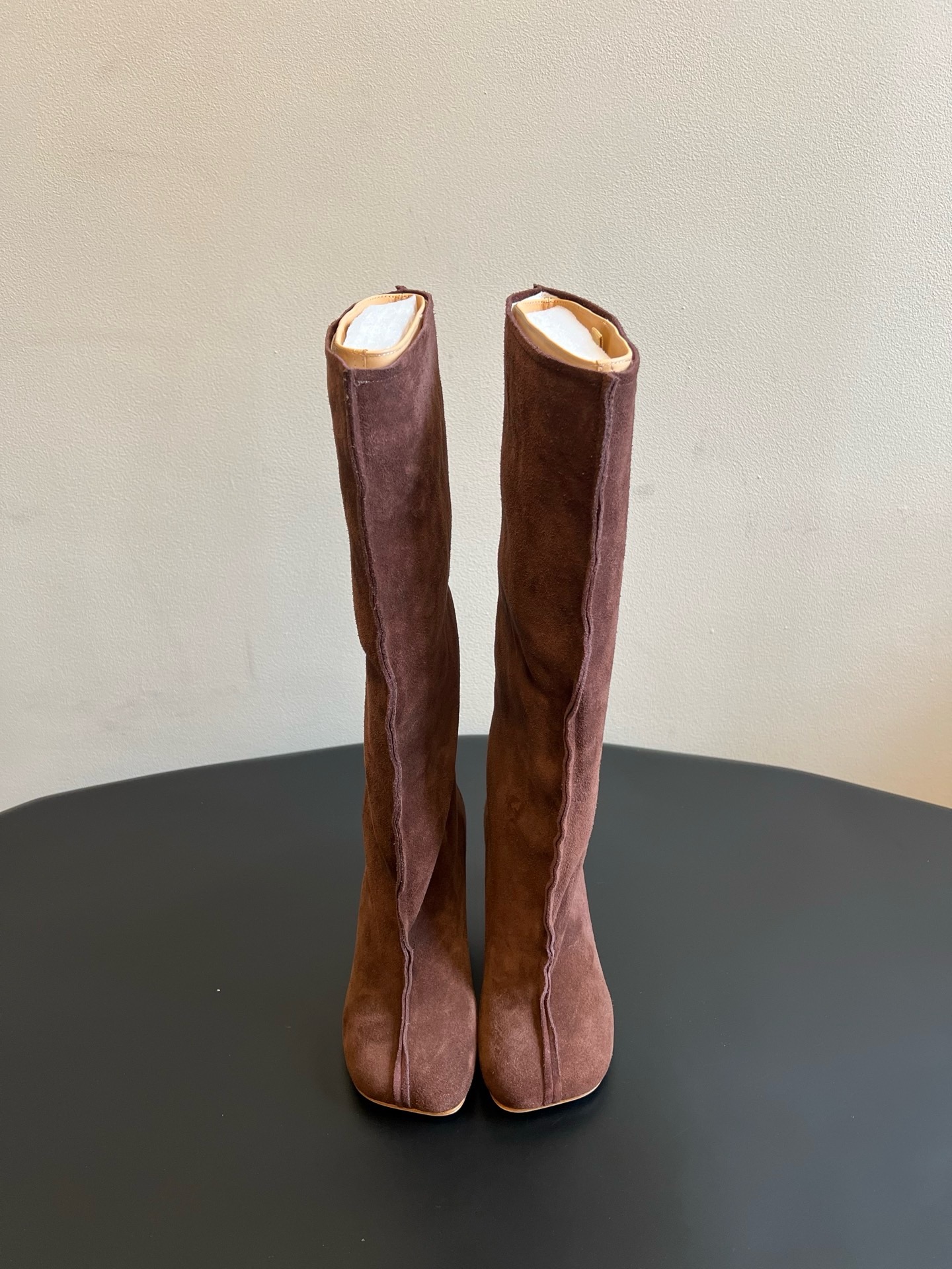 Сапоги женские Maison Margiela Tabi коричневого цвета