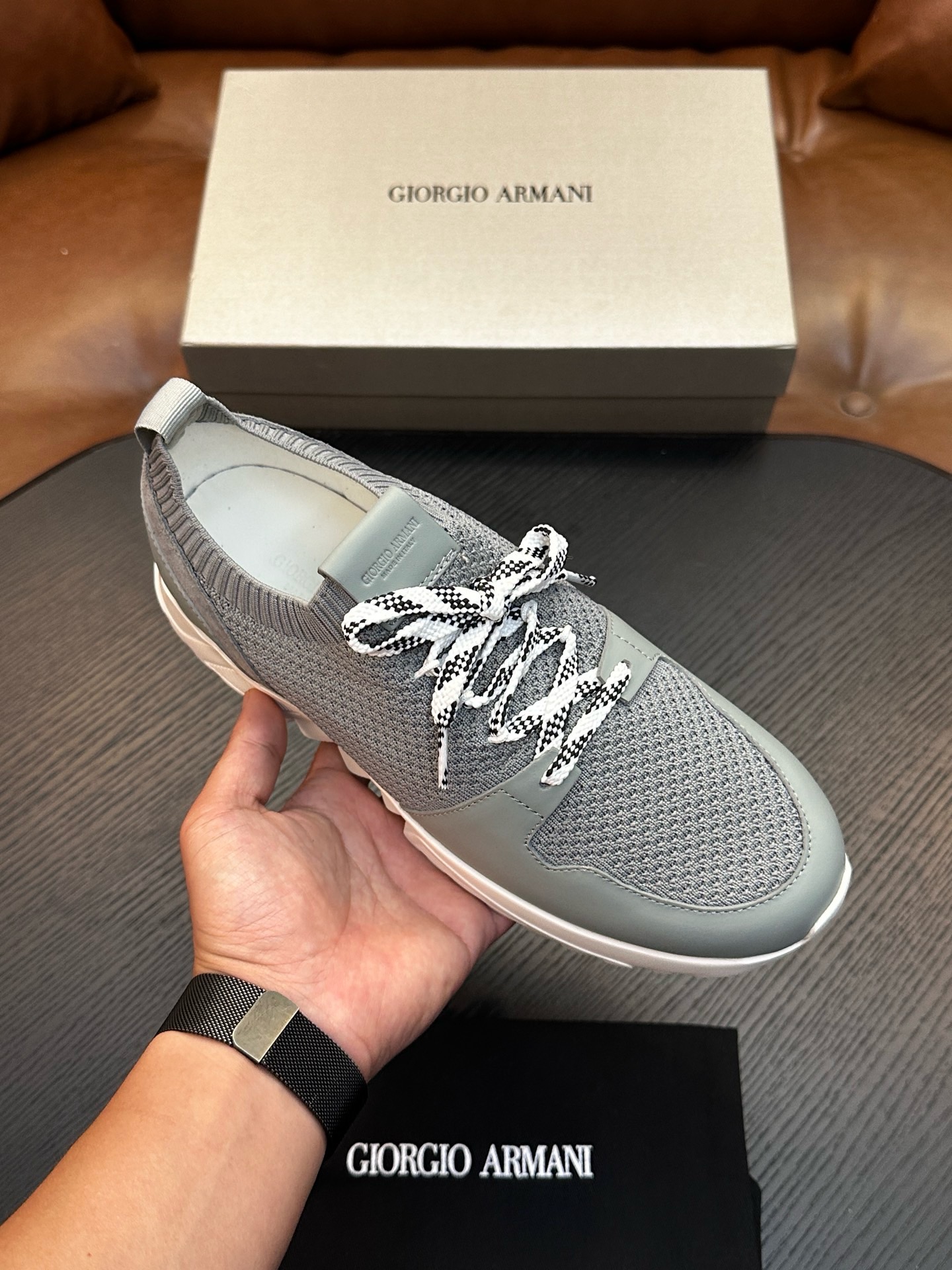 Кроссовки мужские Giorgio Armani Gyo серого цвета на белой подошве