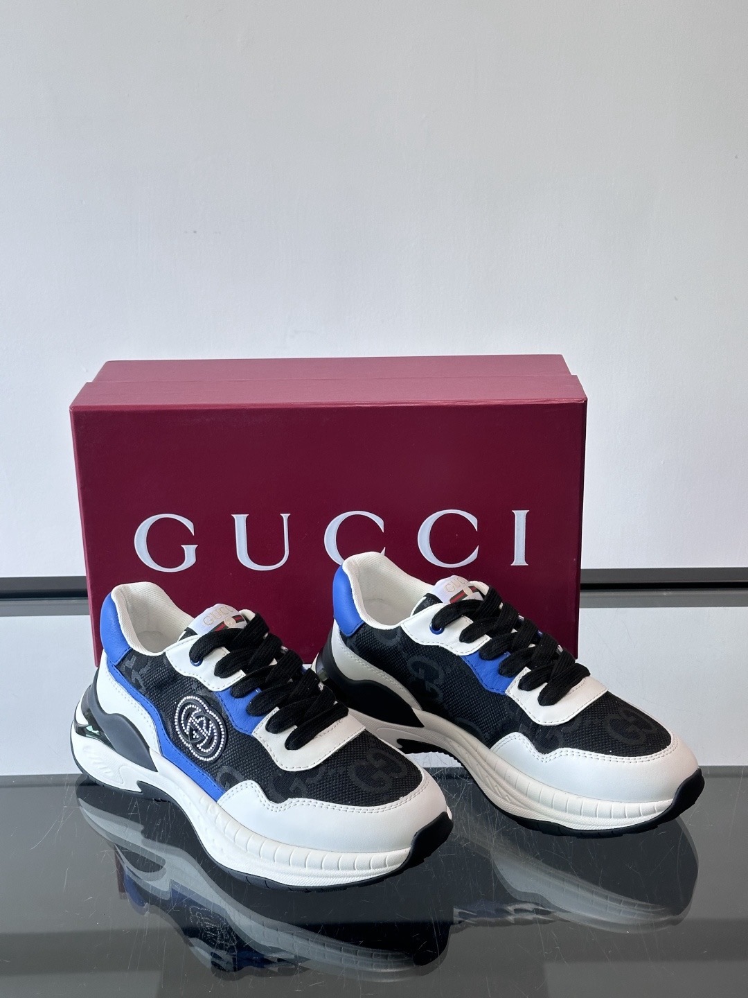 Кроссовки мужские Gucci чёрно-бело-синего цвета