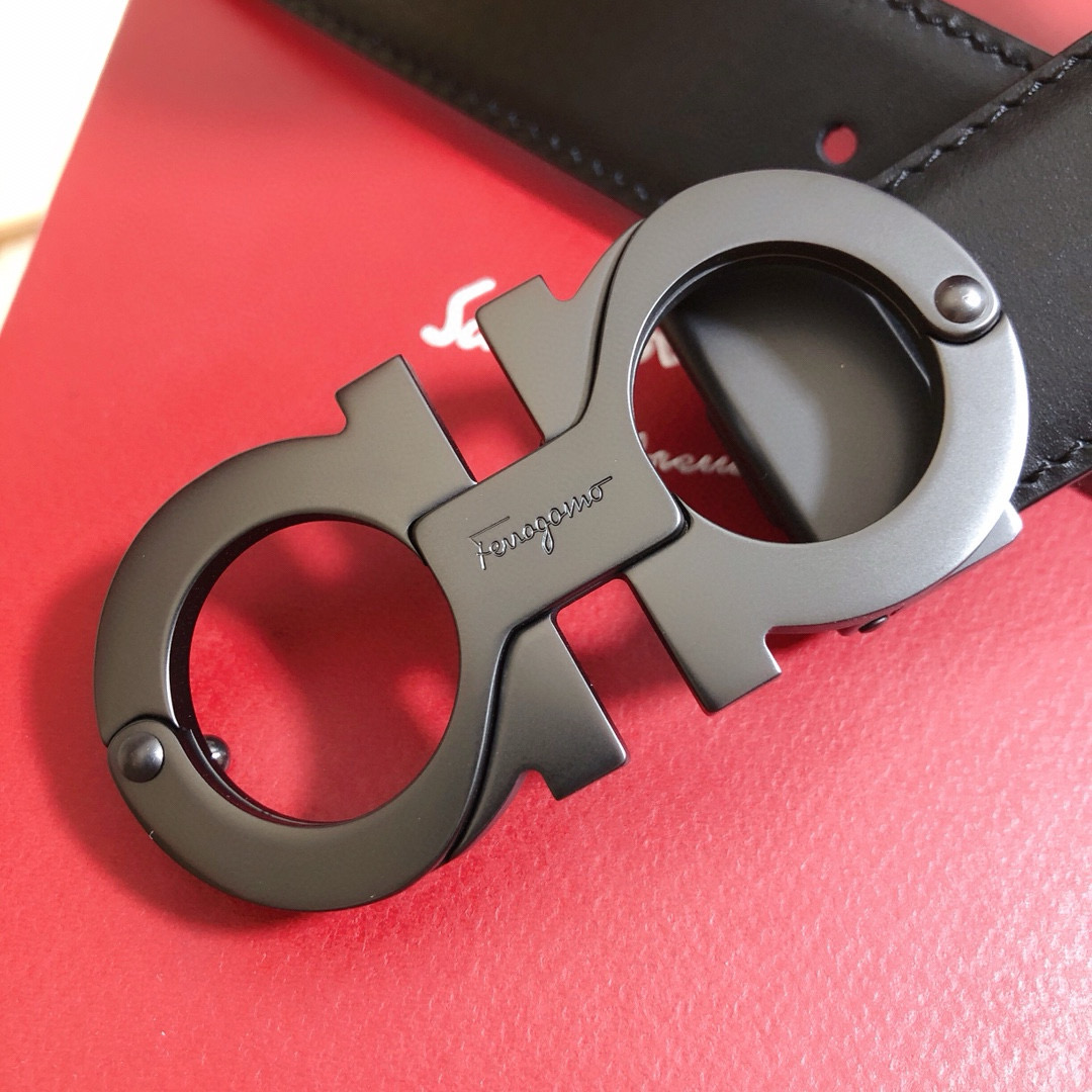 Ремень мужской двусторонний в стиле Salvatore Ferragamo Gancini из натуральной кожи тёмно-синего и чёрного цвета с матовой чёрной пряжкой шириной 3.5 см