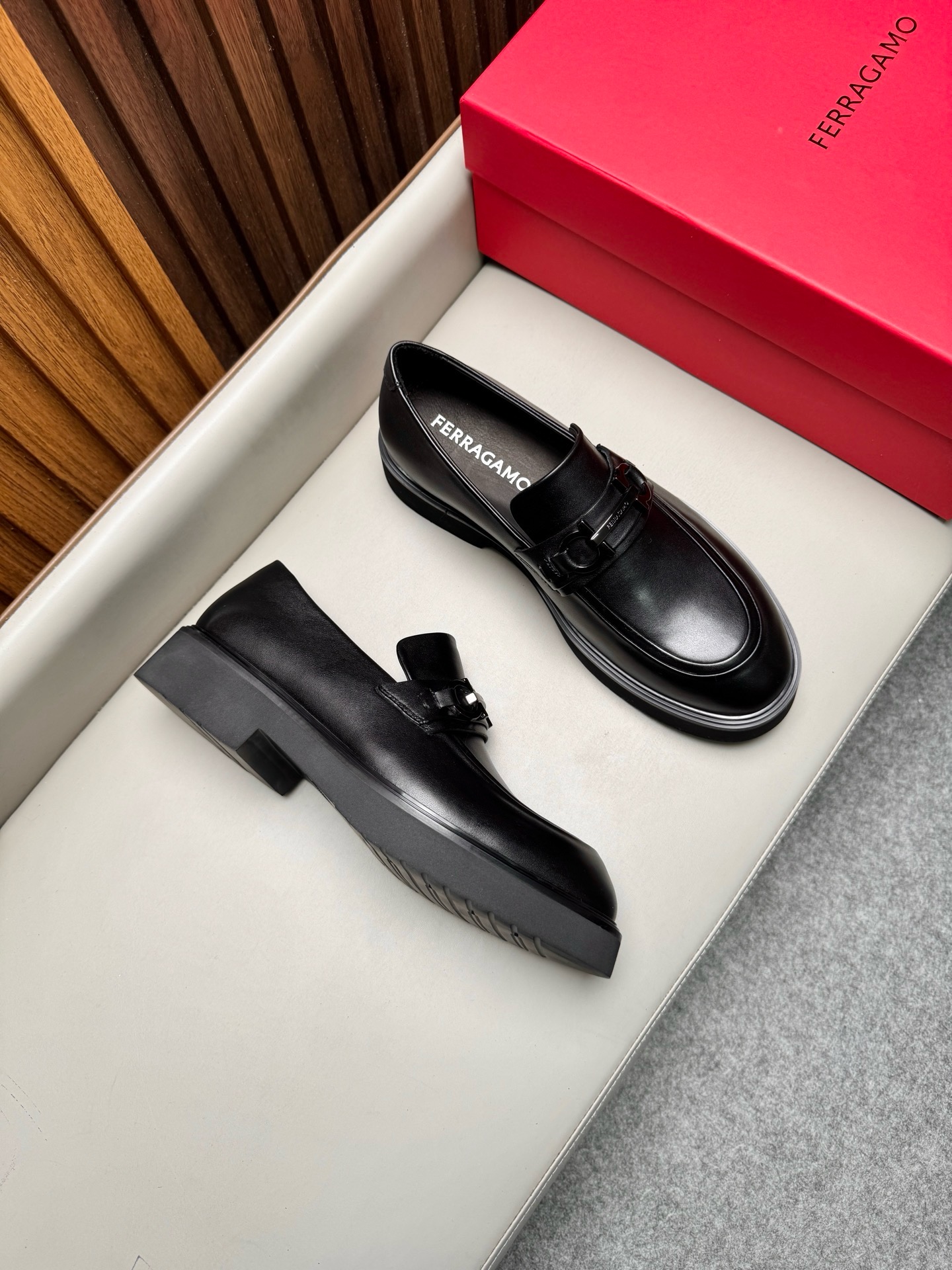 Лоферы мужские в стиле Salvatore Ferragamo чёрного цвета