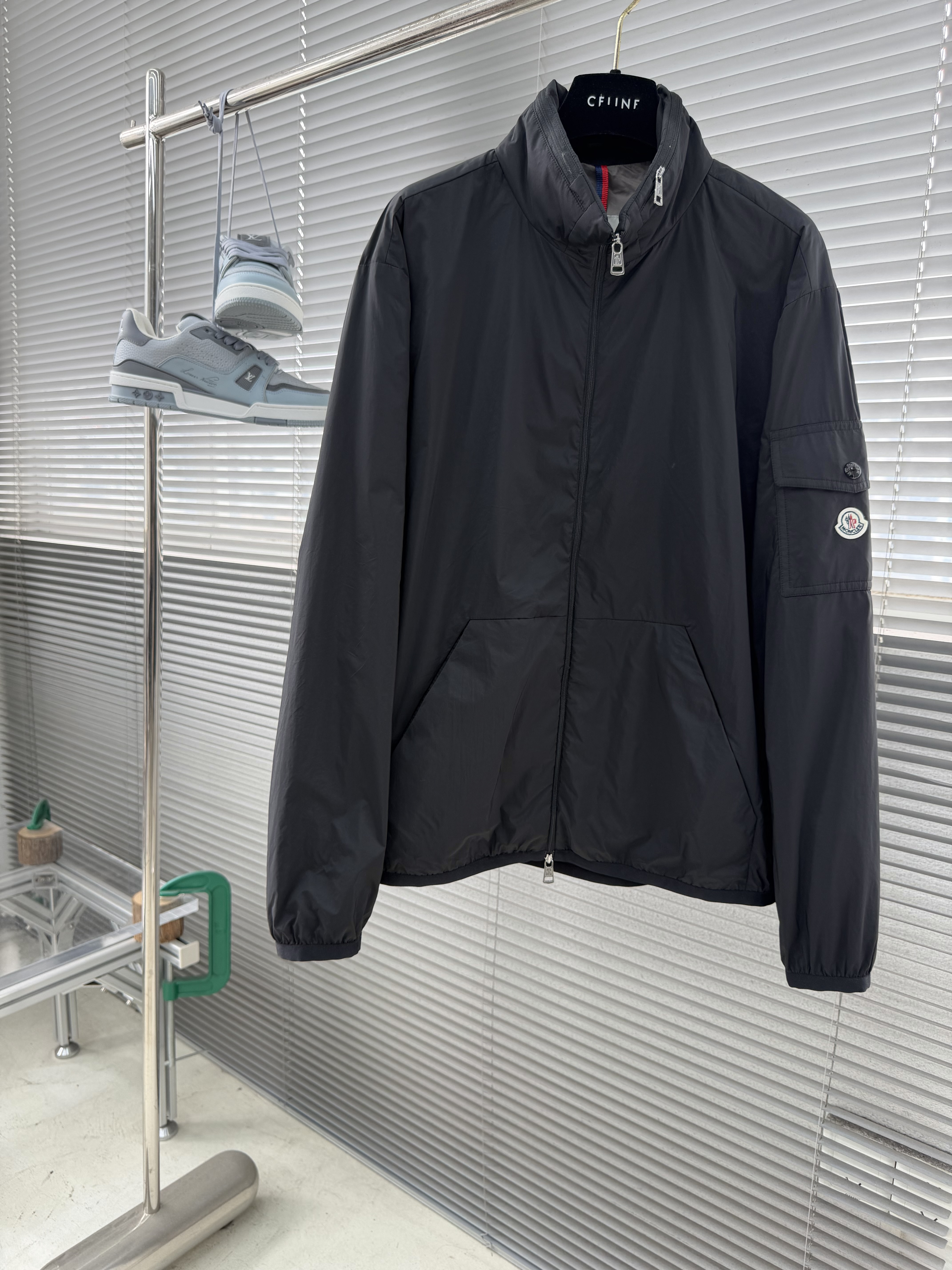 Куртка мужская в стиле Moncler лёгкая ветровка чёрного цвета на молнии