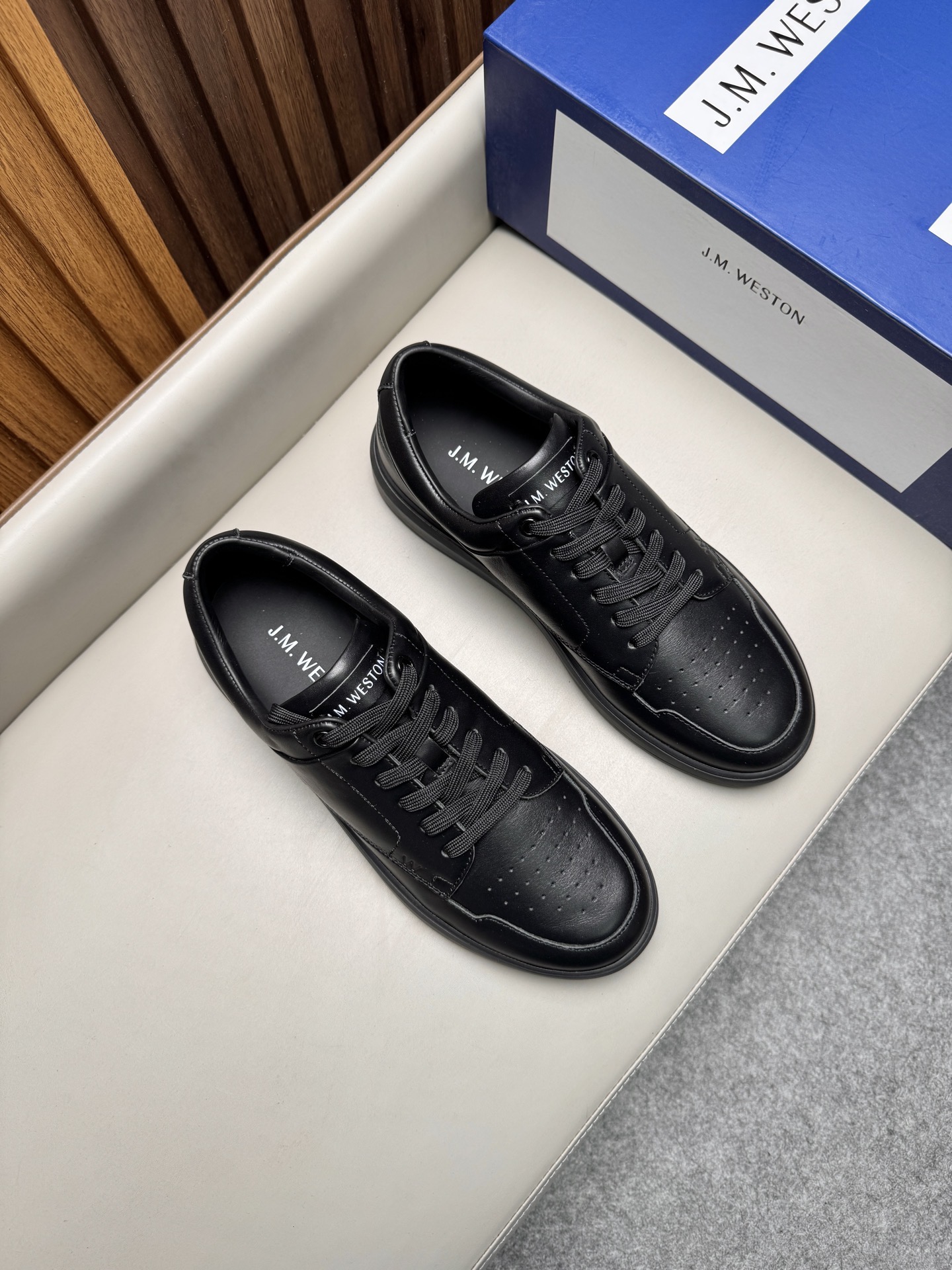 Кеды мужские в стиле J.M. Weston черного цвета